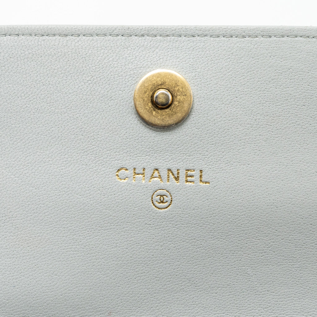 CHANEL PEARL CRUSH MINI WALLET ON CHAIN LAMBSKIN LIGHT GREY BRUSHED GHW(MICROCHIP)
