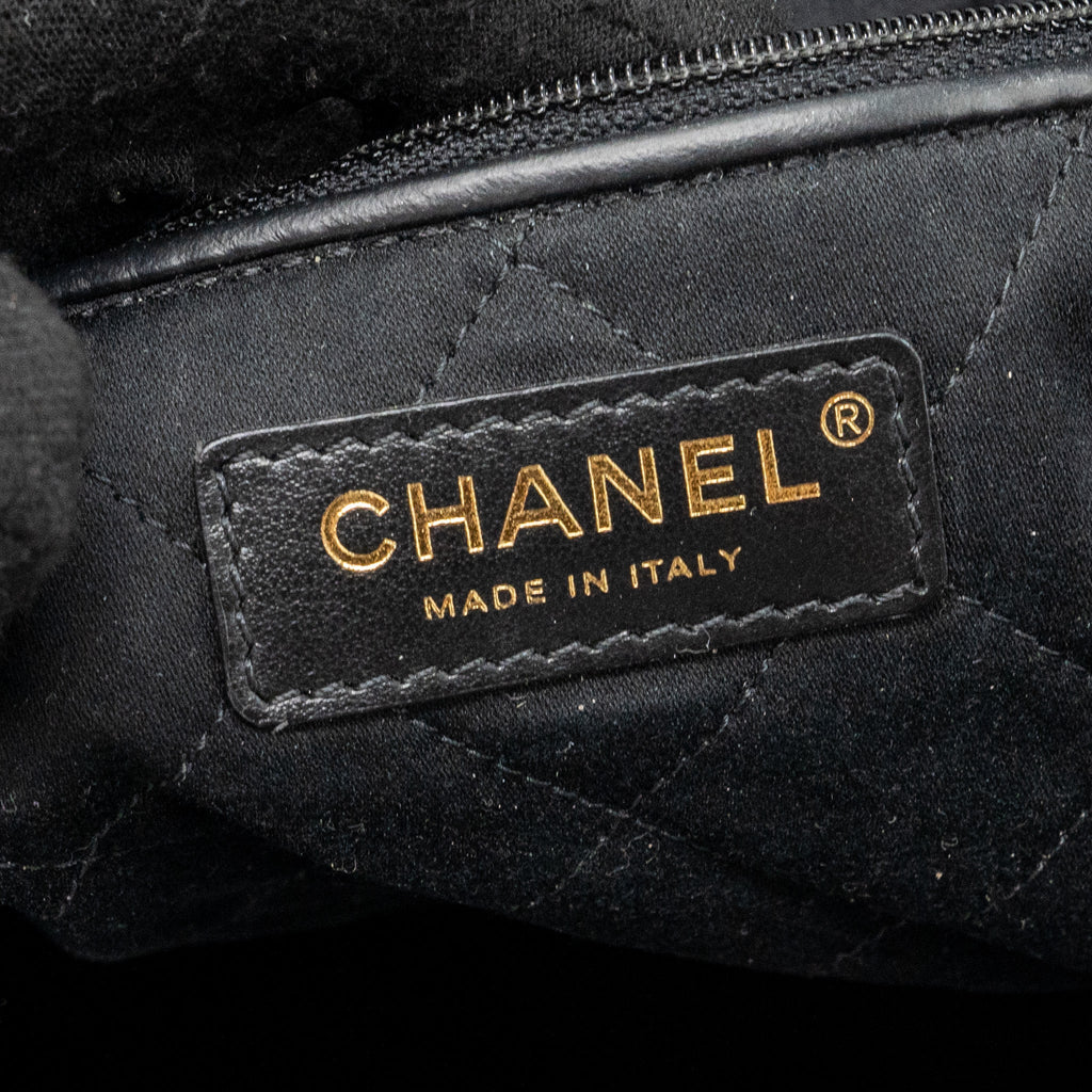 CHANEL MEDIUM 22 BAG CALFSKIN BLACK GHW (MICROCHIP)