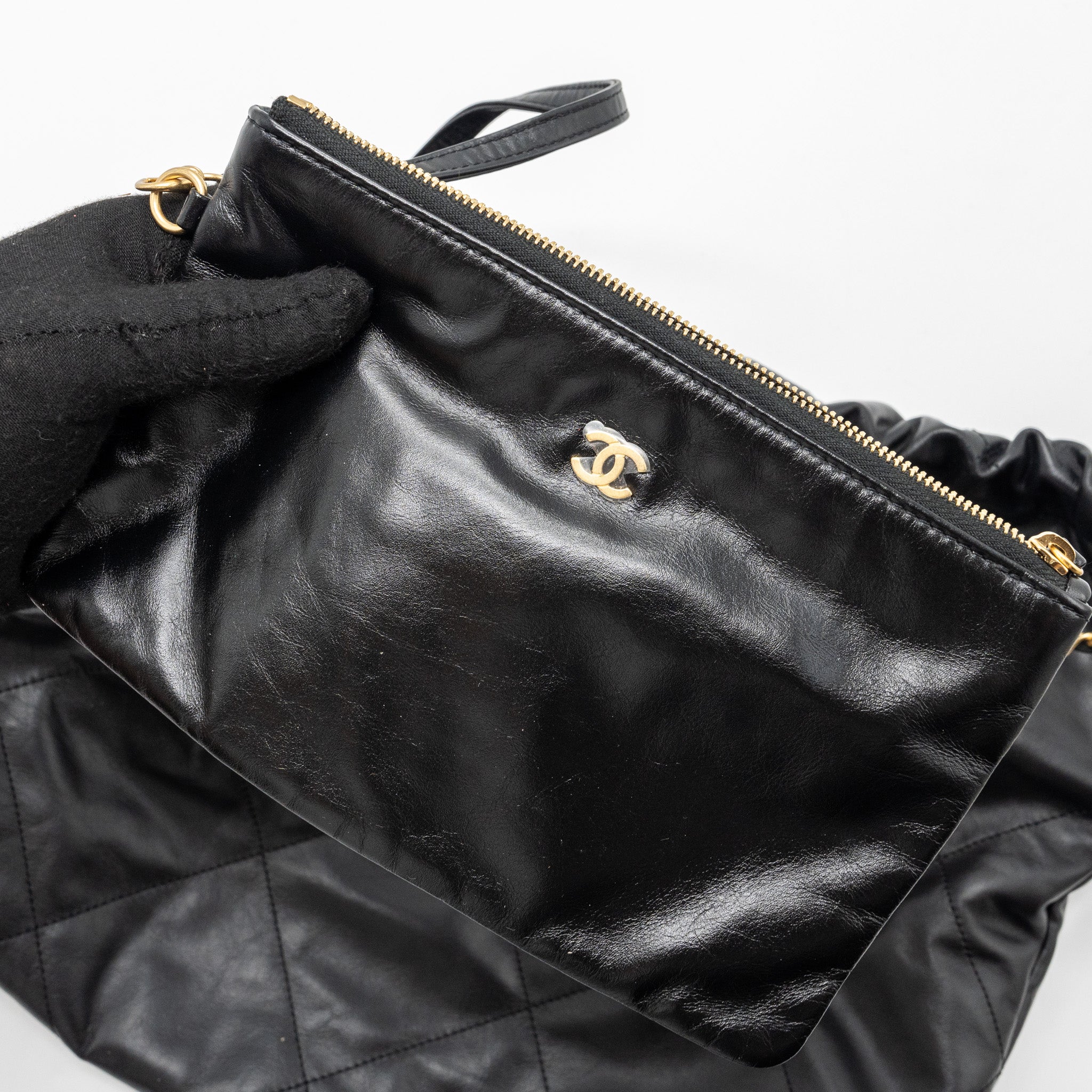 CHANEL MEDIUM 22 BAG CALFSKIN BLACK GHW (MICROCHIP)