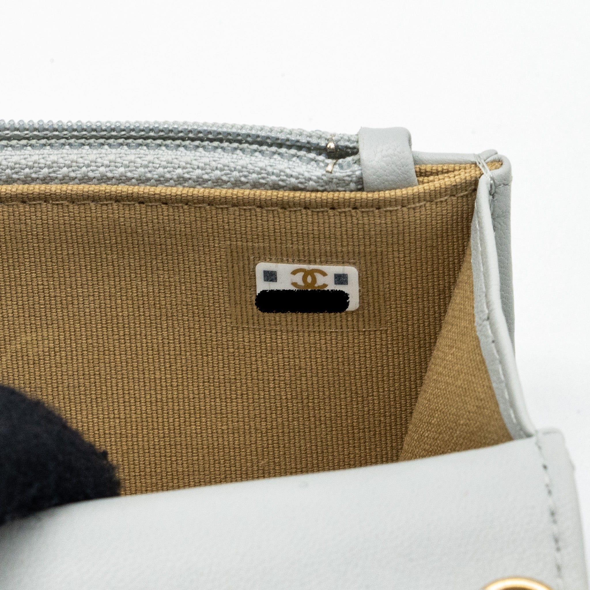 CHANEL PEARL CRUSH MINI WALLET ON CHAIN LAMBSKIN LIGHT GREY BRUSHED GHW(MICROCHIP)