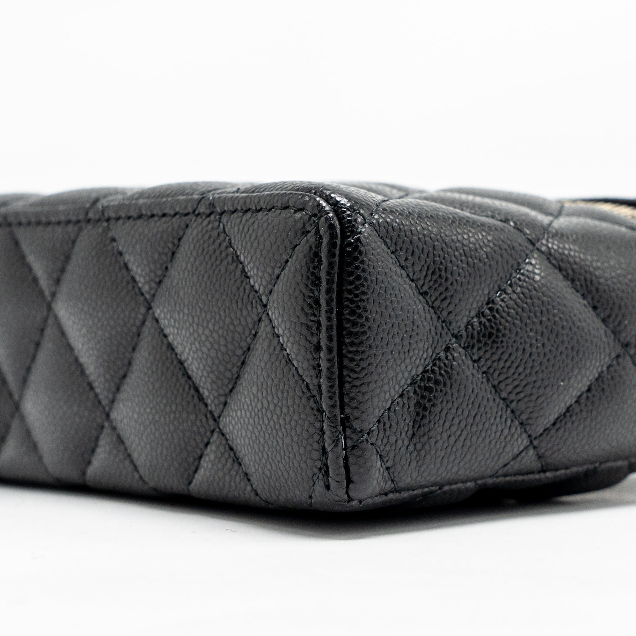 CHANEL 25P CC TOP HANDLE VANITY WITH CHAIN CAVIAR BLACK LGHW (MICROCHIP)