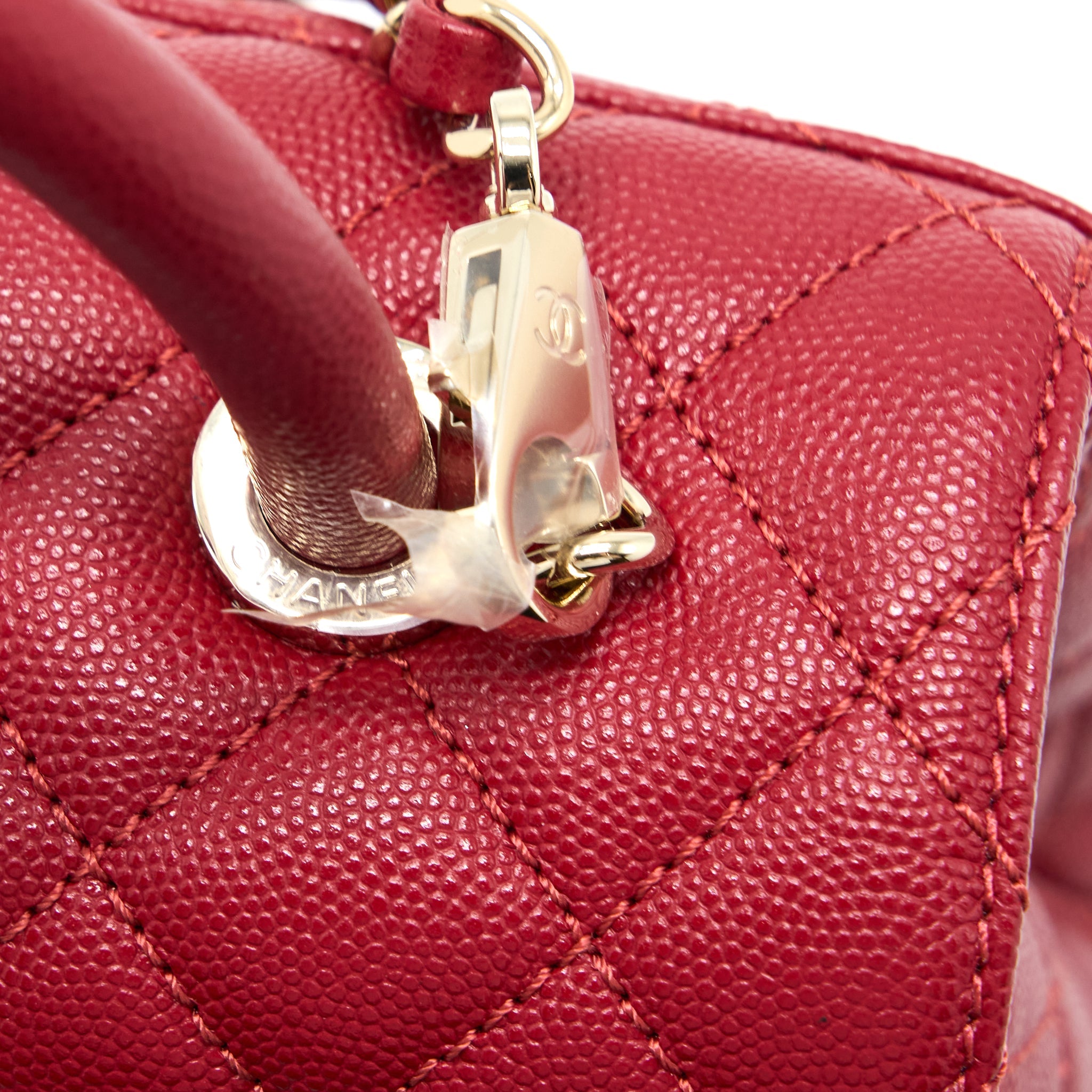 CHANEL MEDIUM COCO HANDLE CAVIAR RED LGHW (MICROCHIP)