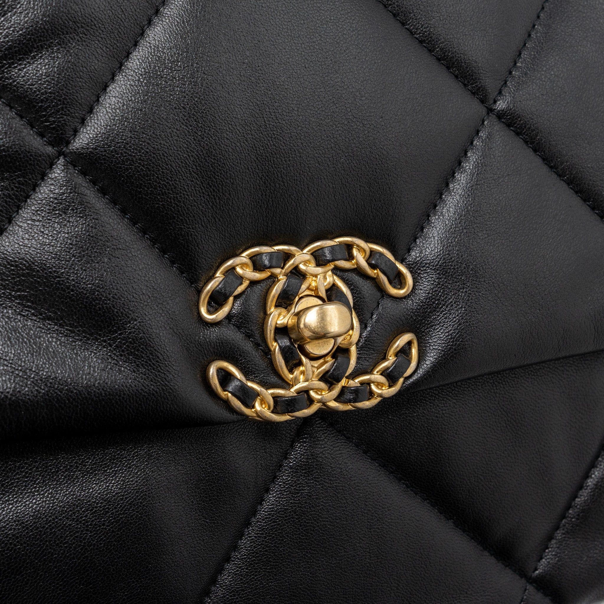 CHANEL MEDIUM 19 BAG LAMBSKIN BLACK MULTICOLOUR HARDWARE(MICROCHIP)