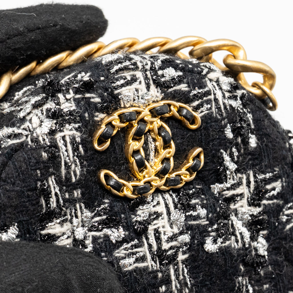 CHANEL 19 ROUND CLUTCH WITH CHAIN TWEED MULTICOLOUR GHW