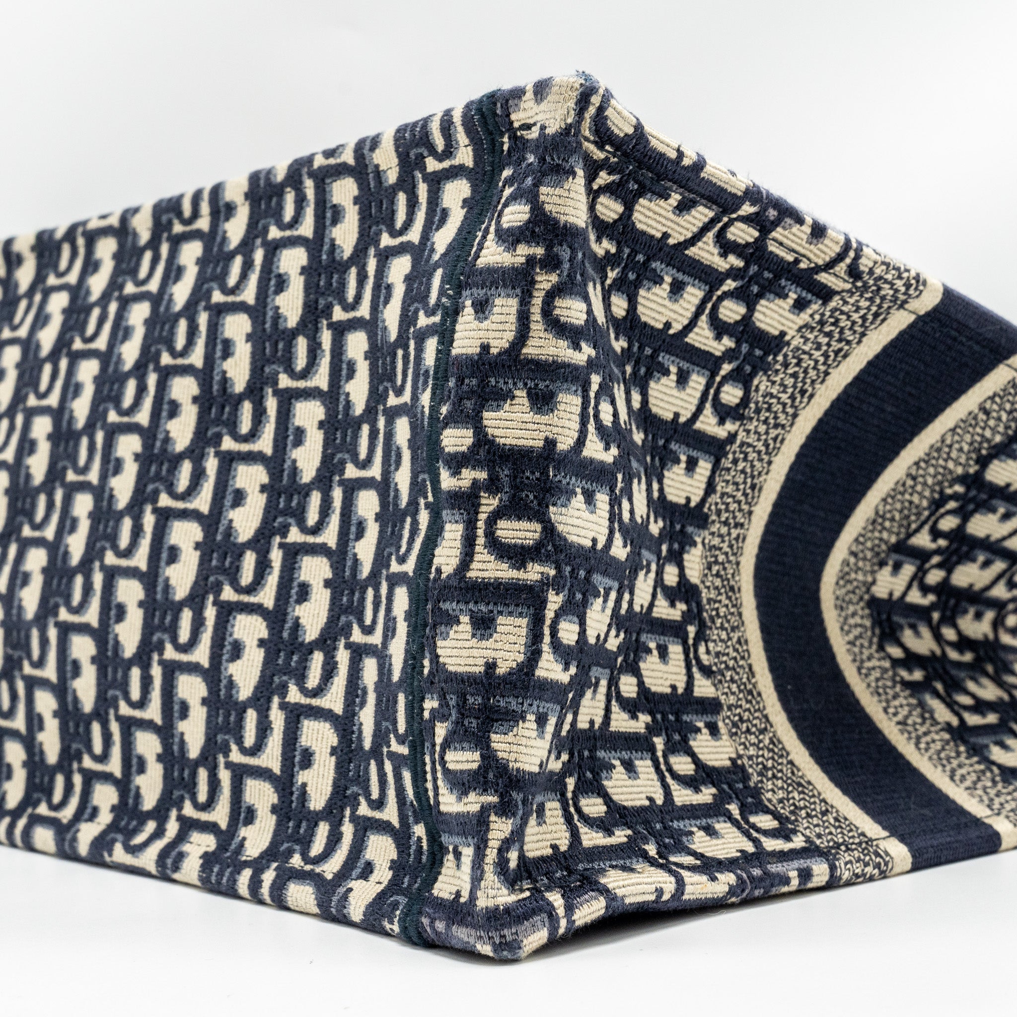 DIOR MEDIUM BOOK TOTE DIOR OBLIQUE EMBROIDERY BLUE