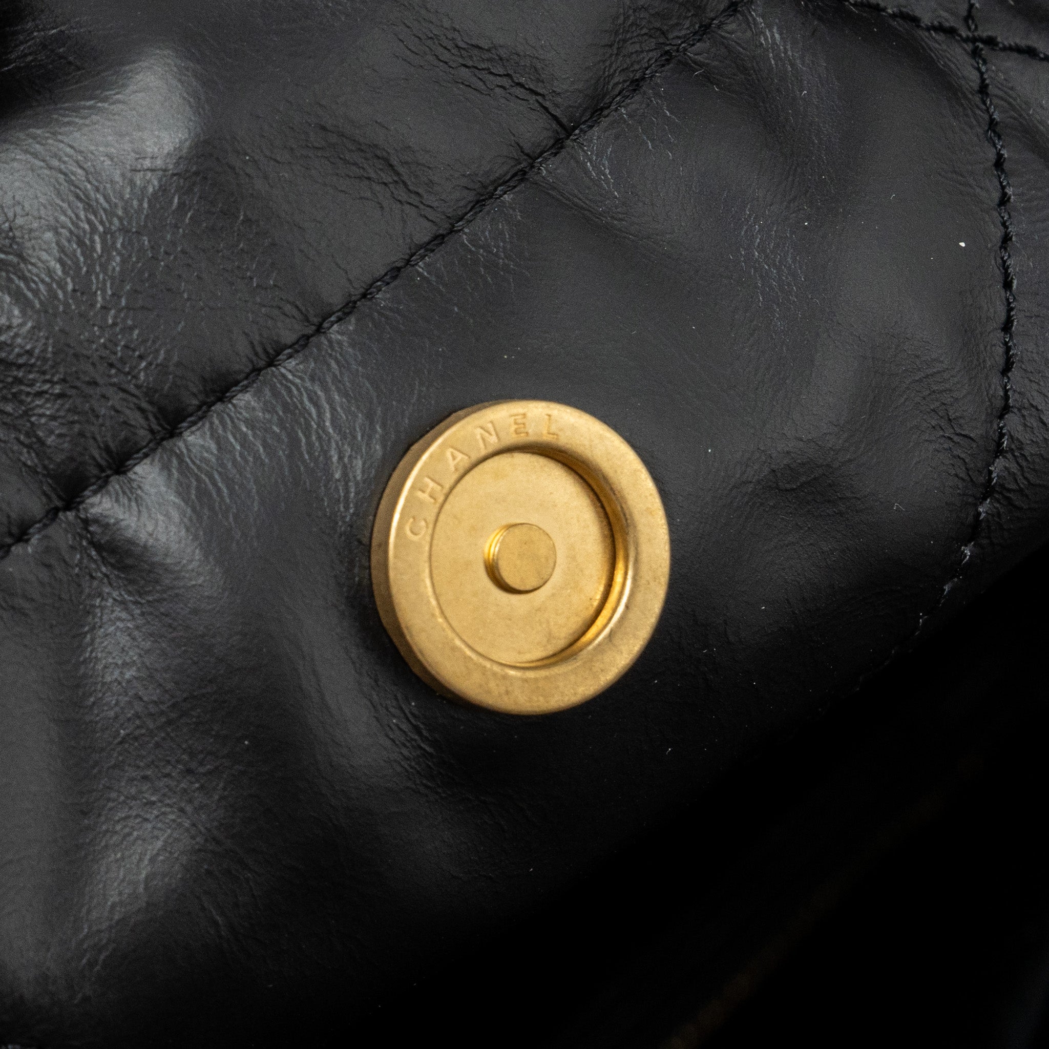 CHANEL MEDIUM 22 BAG WHITE LETTER CALFSKIN BLACK GHW(MICROCHIP)
