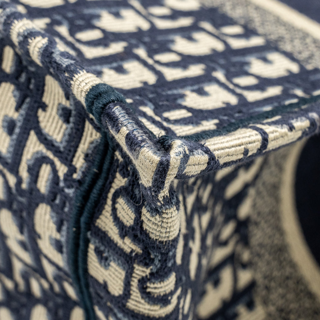 DIOR MEDIUM BOOK TOTE DIOR OBLIQUE EMBROIDERY BLUE