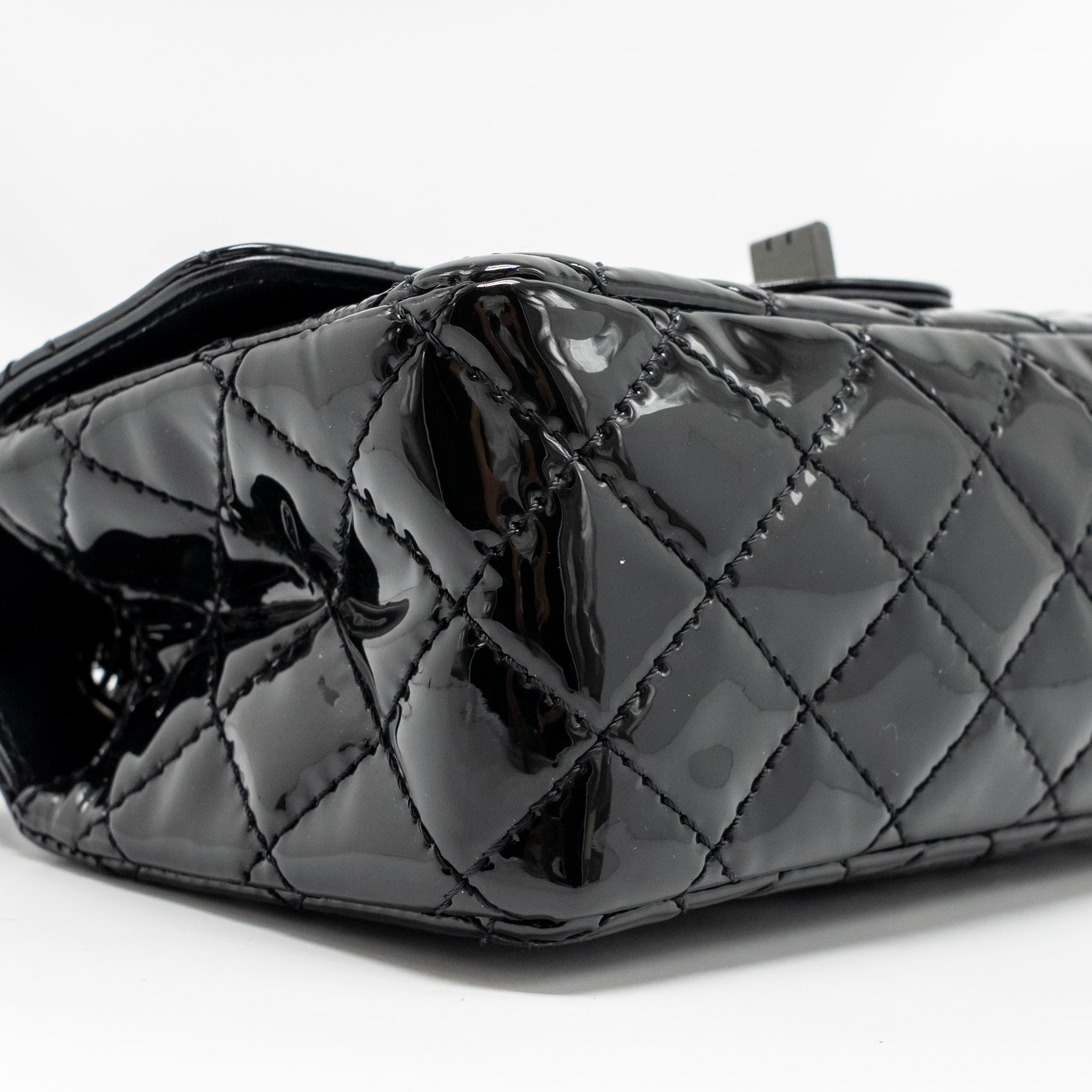 CHANEL MINI 2.55 REISSUE PATENT SO BLACK