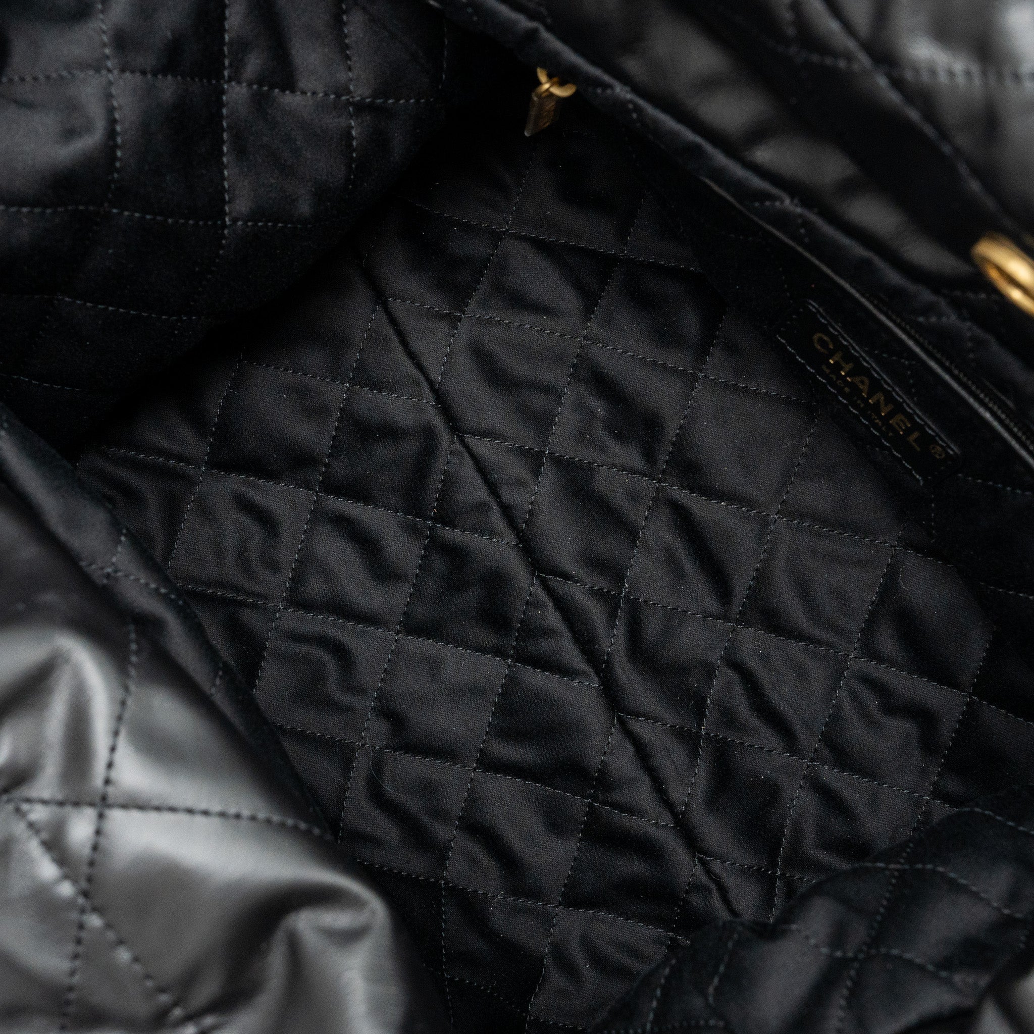 CHANEL MEDIUM 22 BAG WHITE LETTER CALFSKIN BLACK GHW(MICROCHIP)