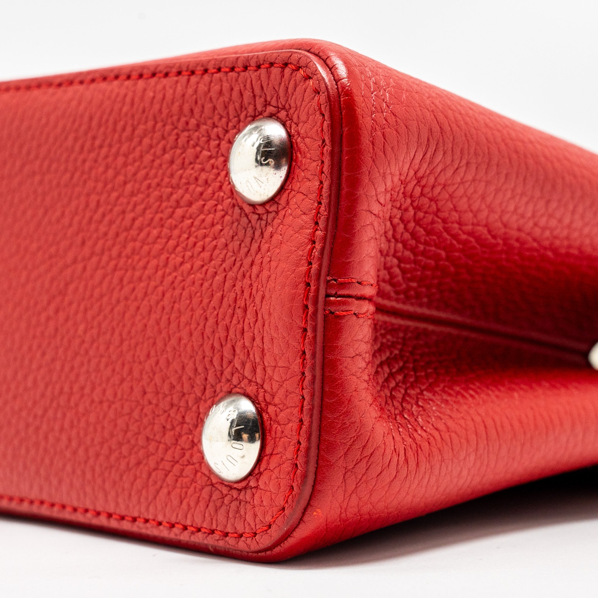 LOUIS VUITTON CAPUCINE BB TAURILLON RED SHW