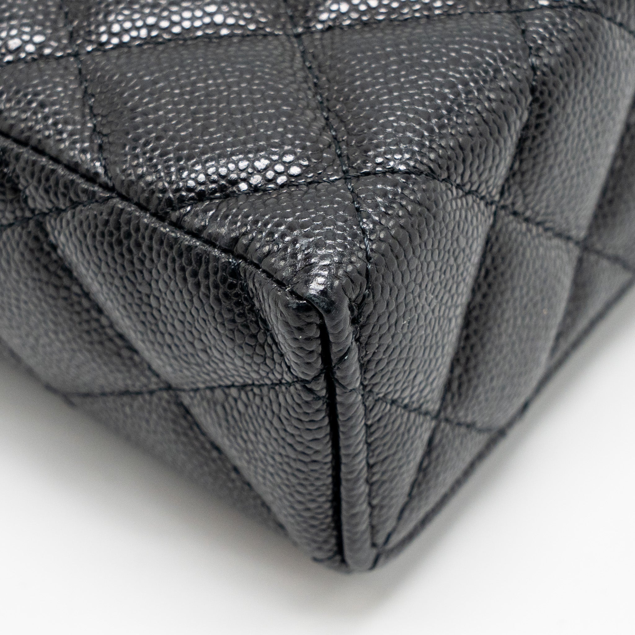 CHANEL 25P CC TOP HANDLE VANITY WITH CHAIN CAVIAR BLACK LGHW (MICROCHIP)