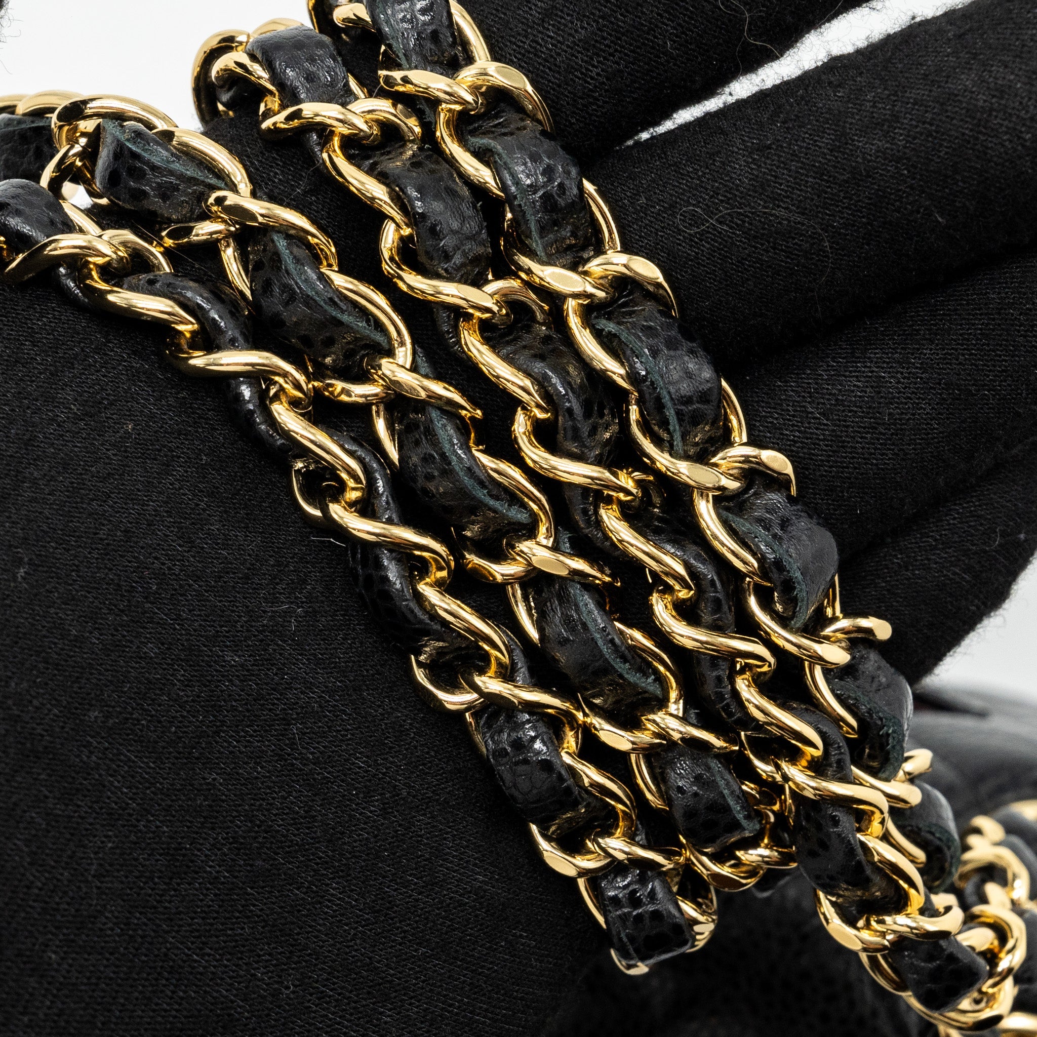 CHANEL MEDIUM CLASSIC DOUBLE FLAP BAG CAVIAR BLACK GHW
