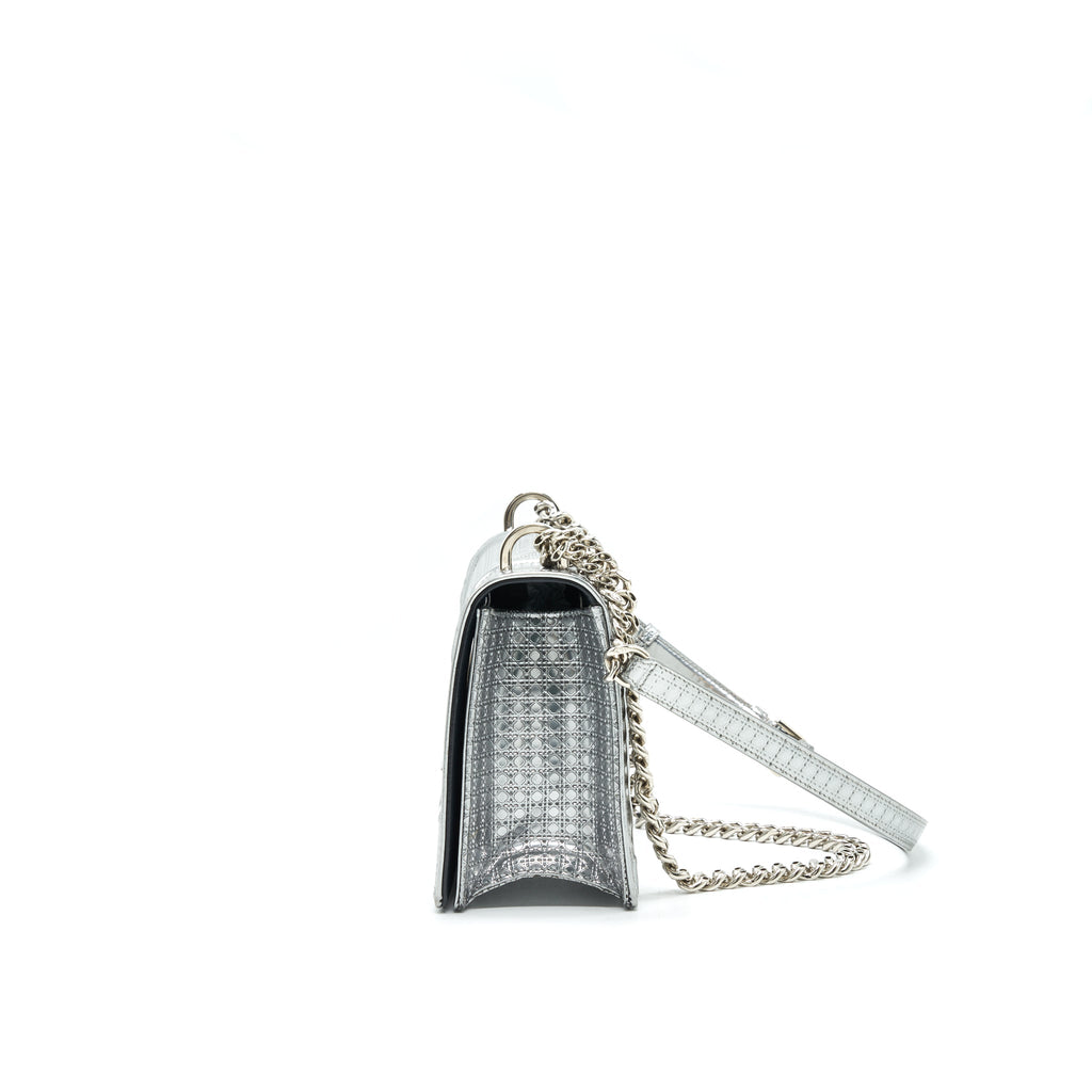 CHRISTIAN DIOR DIORAMA MEDIUM IN METALLIC SILVER WITH SHW