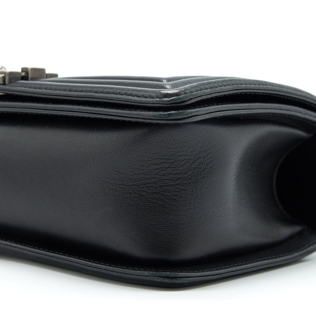 CHANEL MEDIUM BOY BAG LAMBSKIN BLACK RUTHENIUM SLIVER HARDWARE