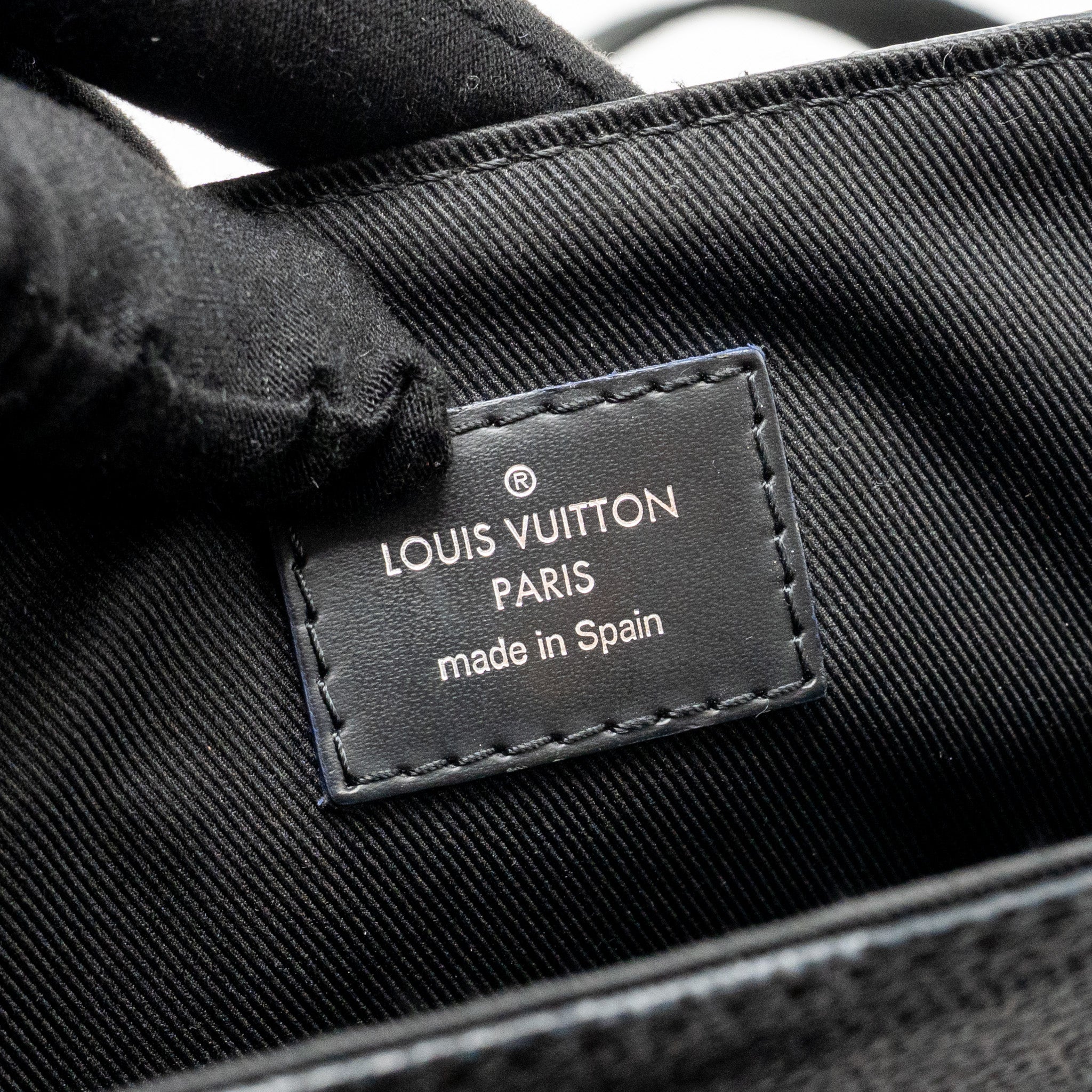 LOUIS VUITTON WORLD MAP DISTRICT MESSENGER BAG DAMIER GRAPHITE CANVAS SHW