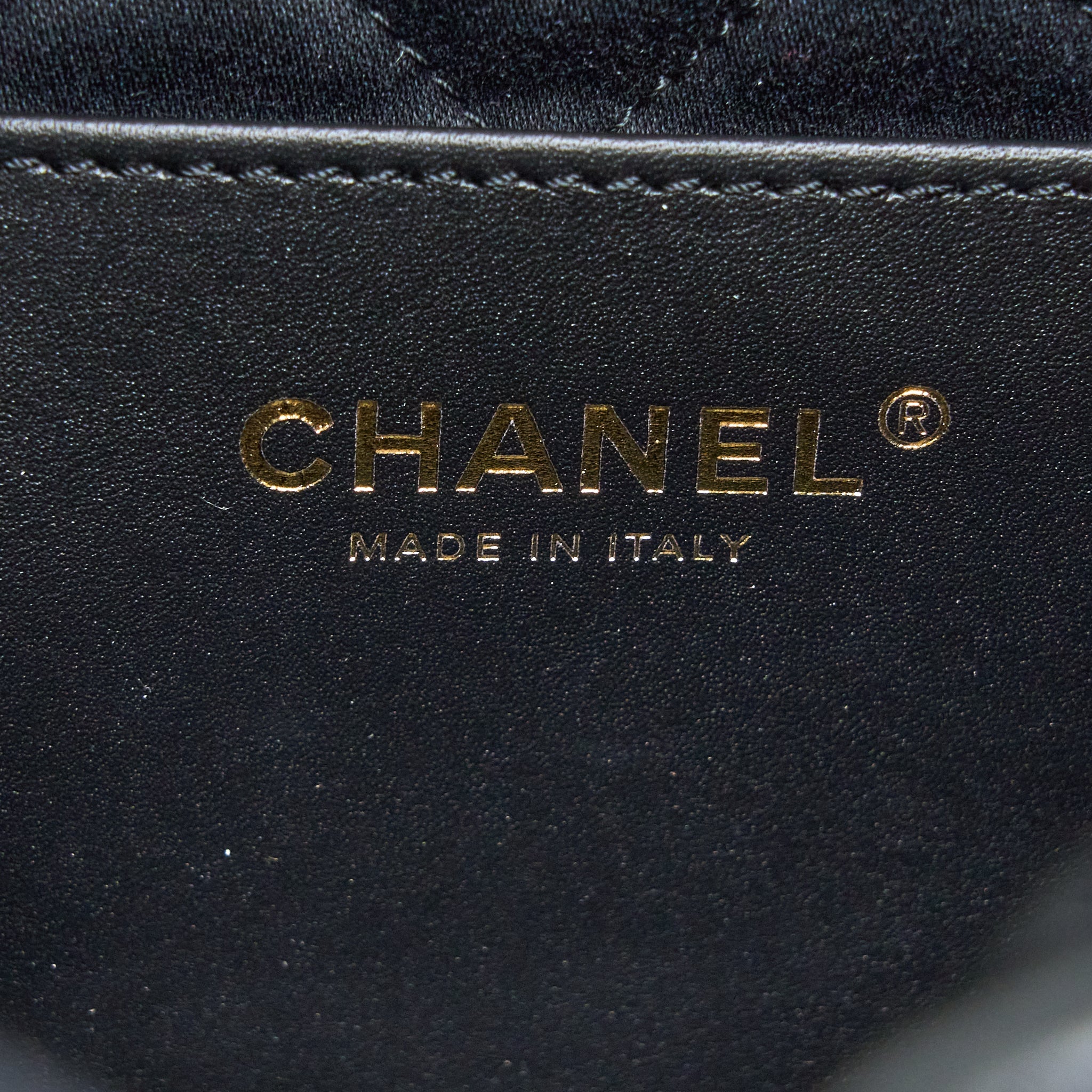 CHANEL MINI 22 BAG SHINY CALFSKIN BLACK GHW (MICROCHIP)