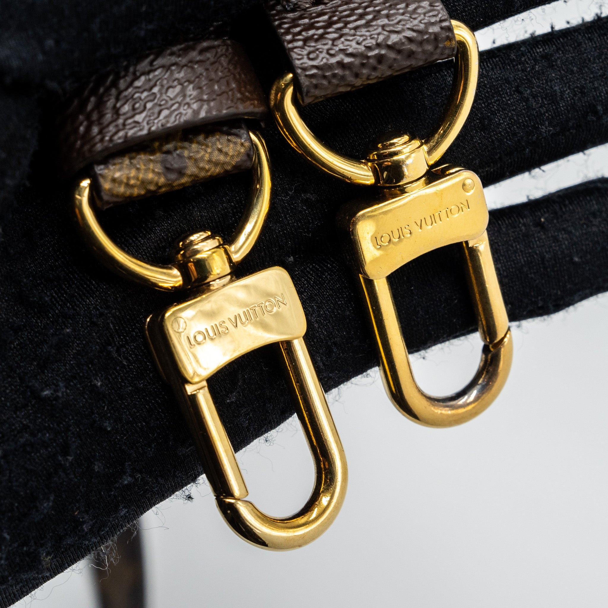 LOUIS VUITTON POCHETTE MÉTIS MONOGRAM CANVAS GHW