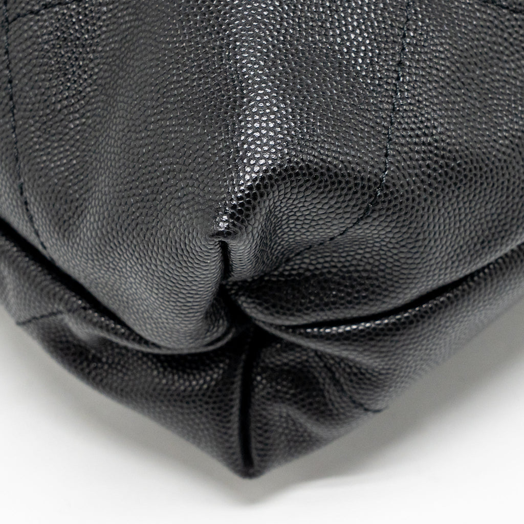 CHANEL MEDIUM 22 BAG CAVIAR BLACK GHW (MICROCHIP)