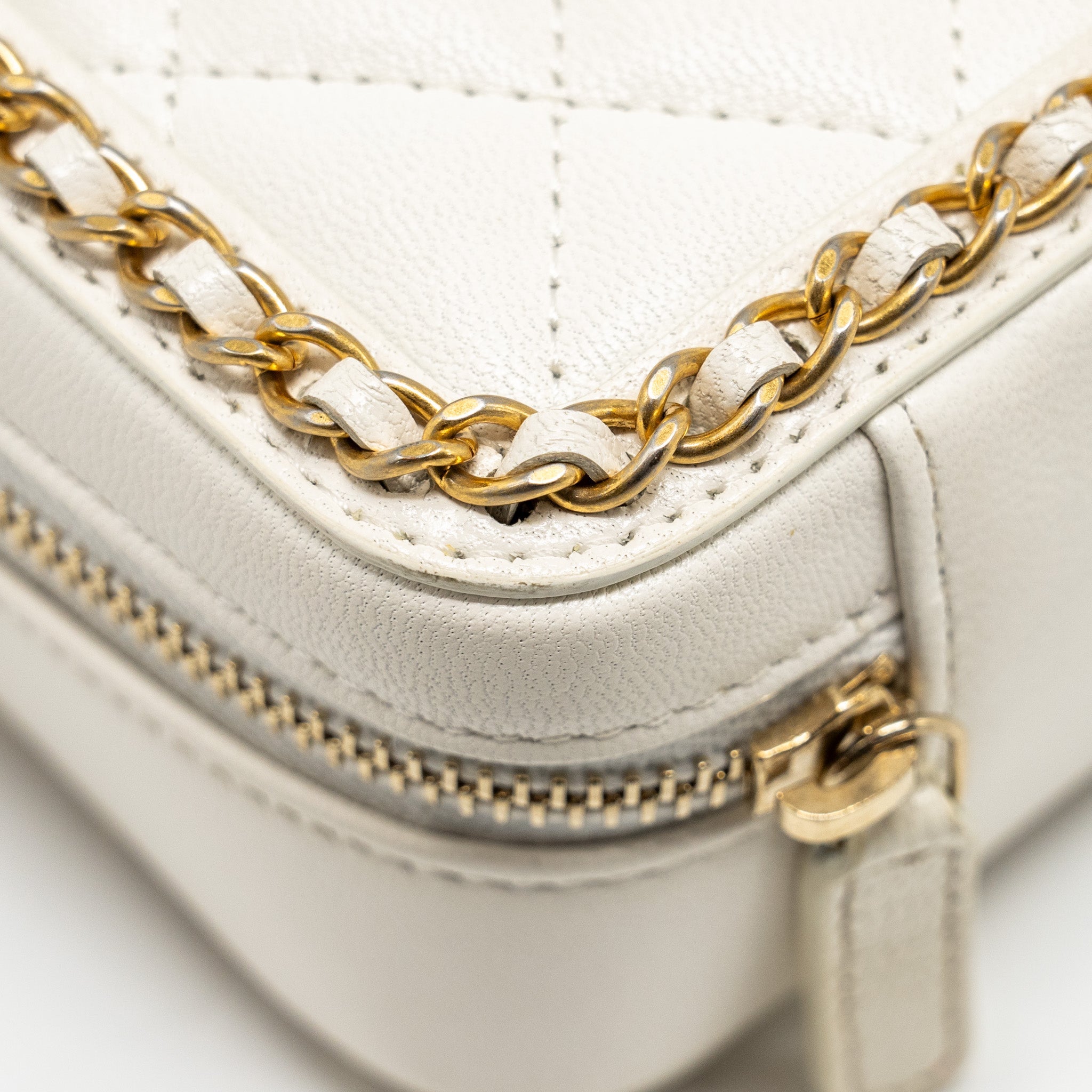CHANEL MINI VANITY CLUTCH WITH CHAIN LAMBSKIN WHITE GHW