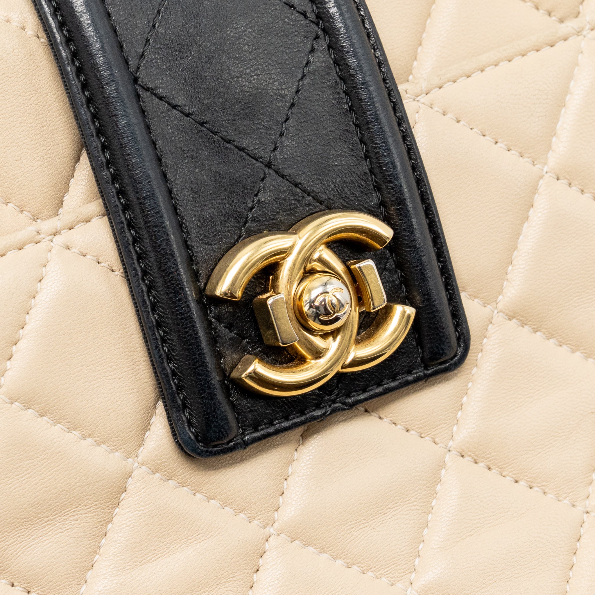 CHANEL ELEGANT CC TOTE QUILTED LAMBSKIN BEIGE/BLACK GHW