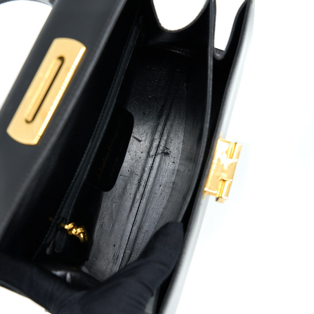 FERRAGAMO VINTAGE GANCINC BAG BLACK GHW