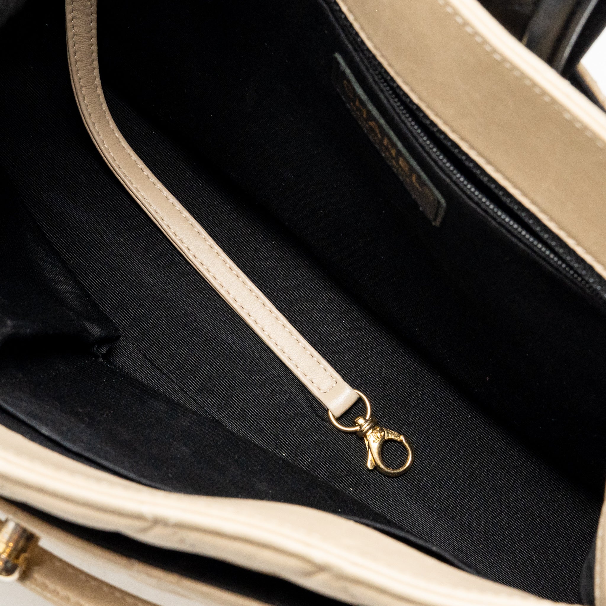 CHANEL ELEGANT CC TOTE QUILTED LAMBSKIN BEIGE/BLACK GHW