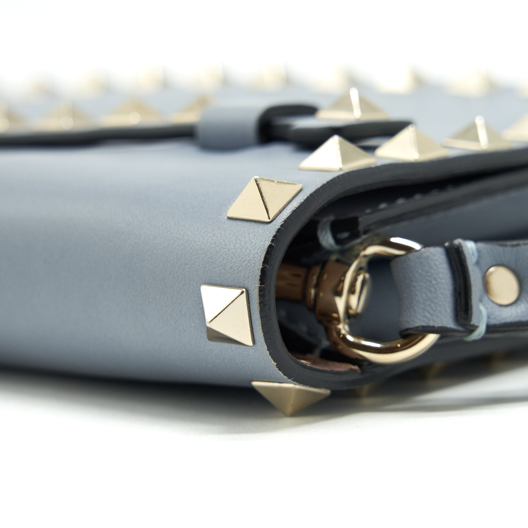 VALENTINO ROCKSTUD SMALL CLUTCH BLUE-GREY GHW
