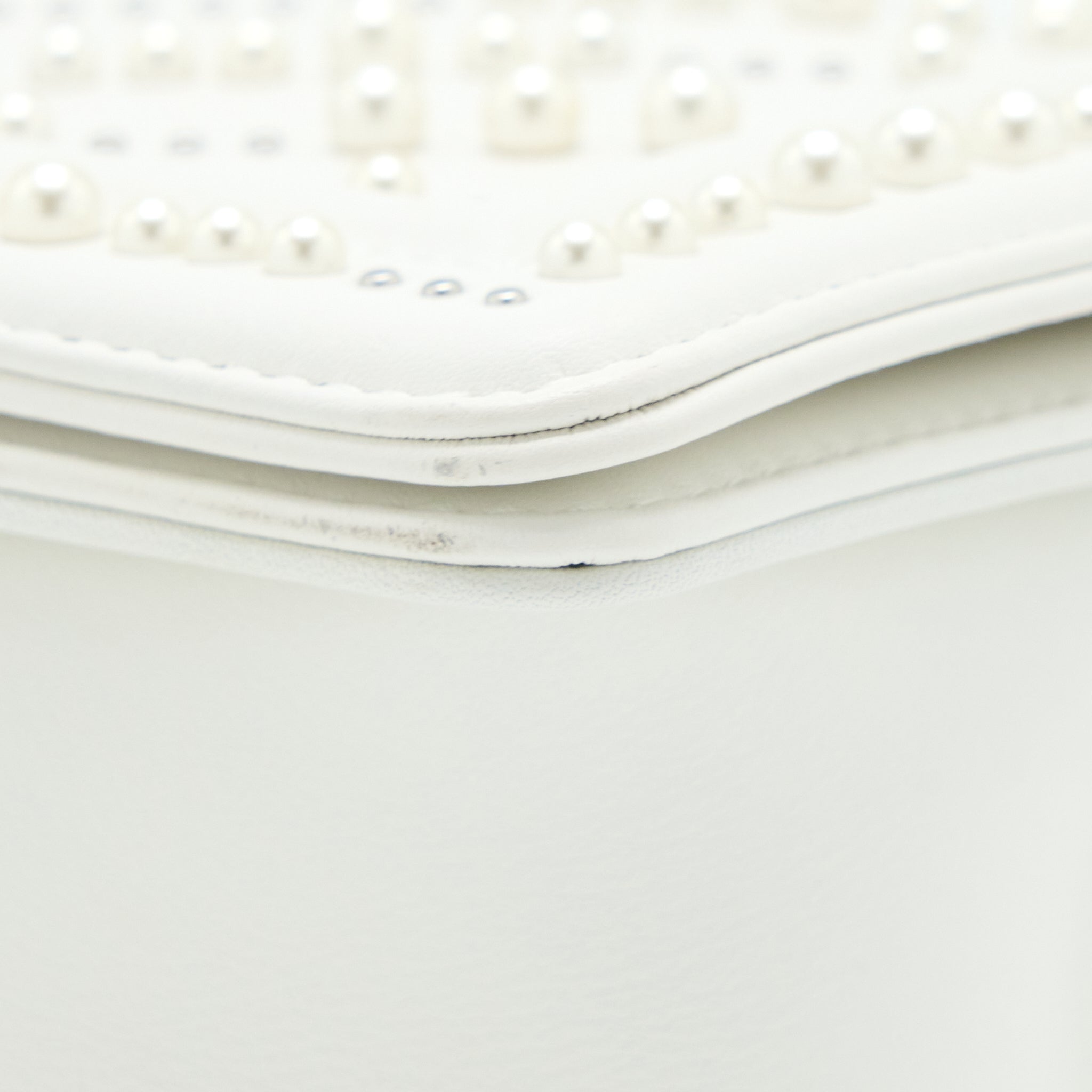 CHANEL MEDIUM BOY BAG CHEVRON LIMITED LAMBSKIN WITH PEARL WHITE SHW