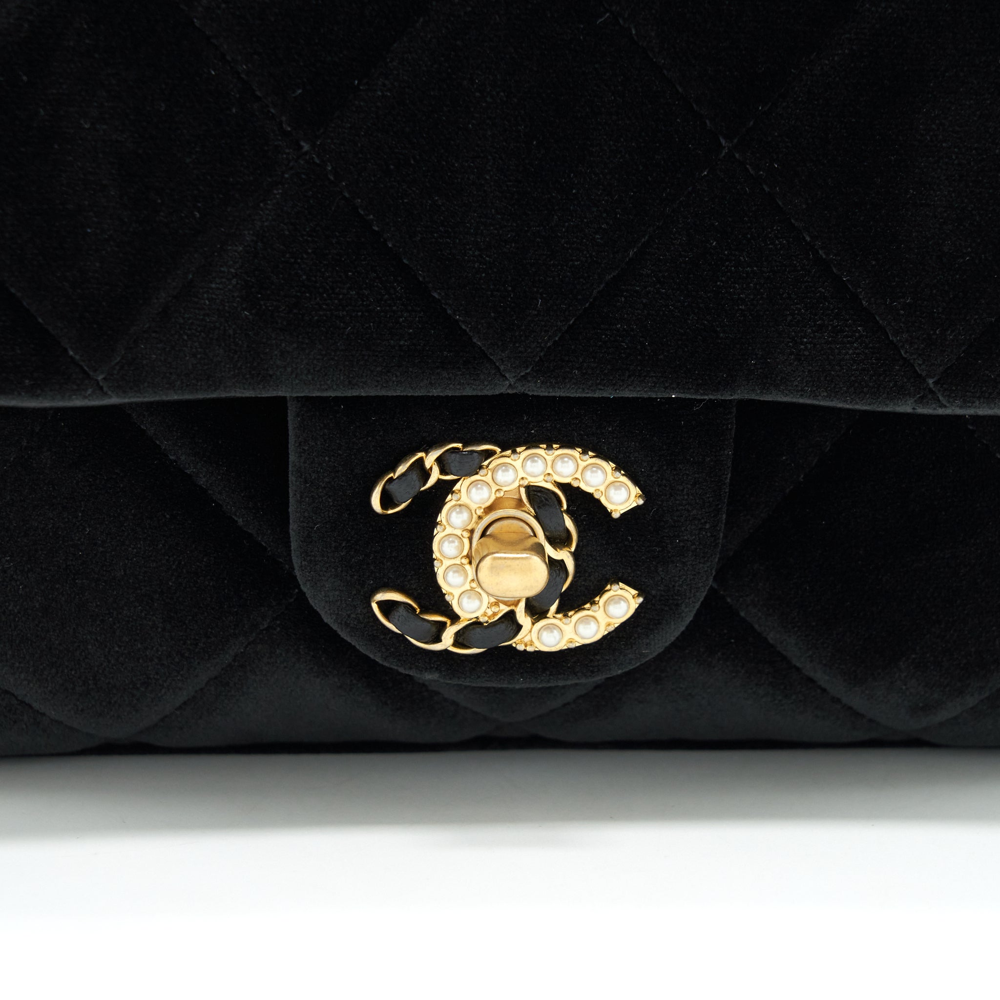 CHANEL FLAP BAG LEATHER CHAIN/PEARL BUCKLE VELVET BLACK GHW