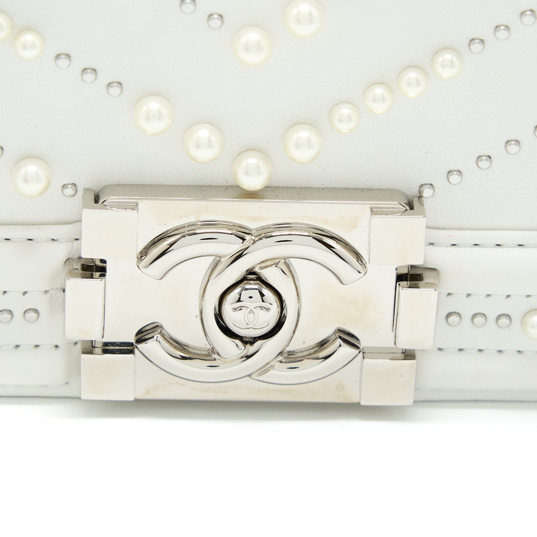 CHANEL MEDIUM BOY BAG CHEVRON LIMITED LAMBSKIN WITH PEARL WHITE SHW