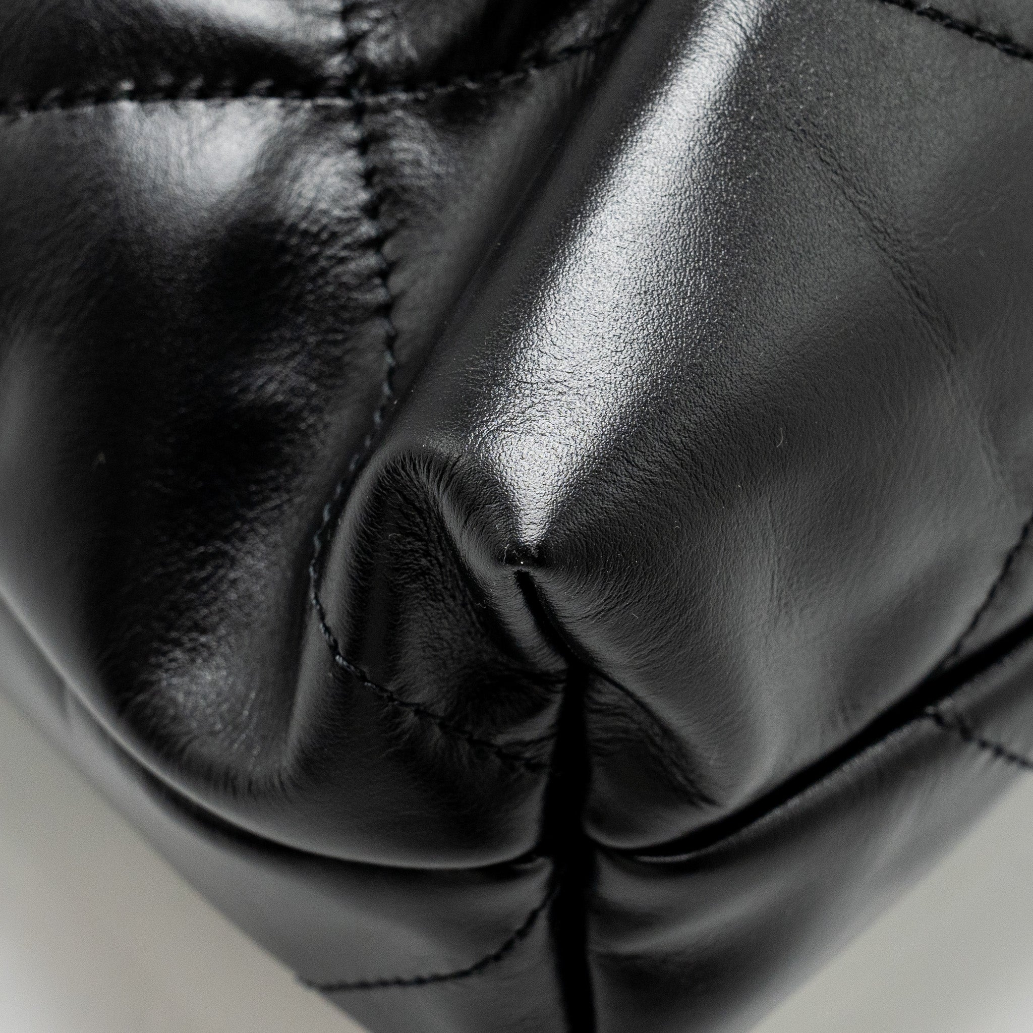 CHANEL MEDIUM 22 BAG SHINY CALFSKIN BLACK GHW (MICROCHIP)