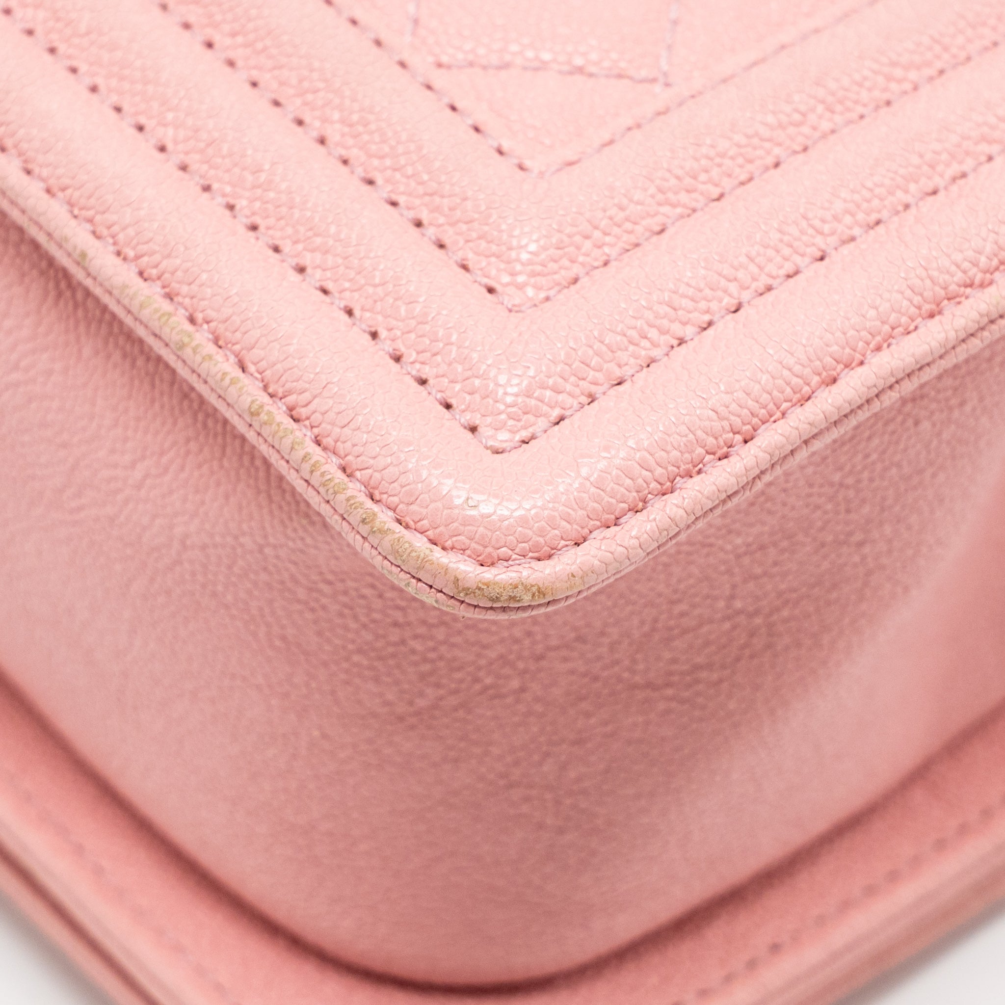 CHANEL MEDIUM BOY BAG GRAINED CALFSKIN PINK LGHW