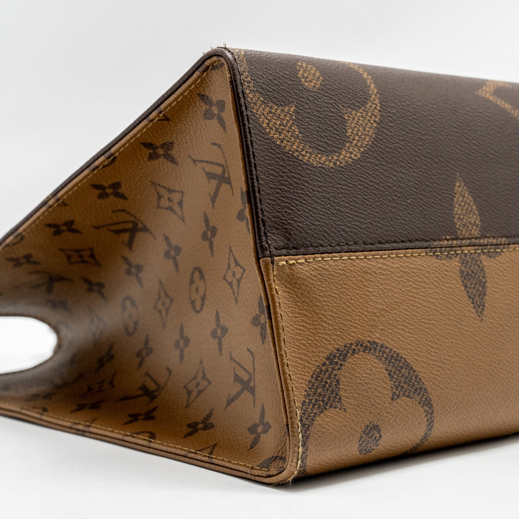 LOUIS VUITTON ONTHEGO MM MONOGRAM CANVAS GHW