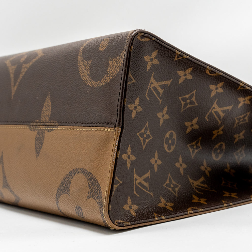 LOUIS VUITTON ONTHEGO MM MONOGRAM CANVAS GHW