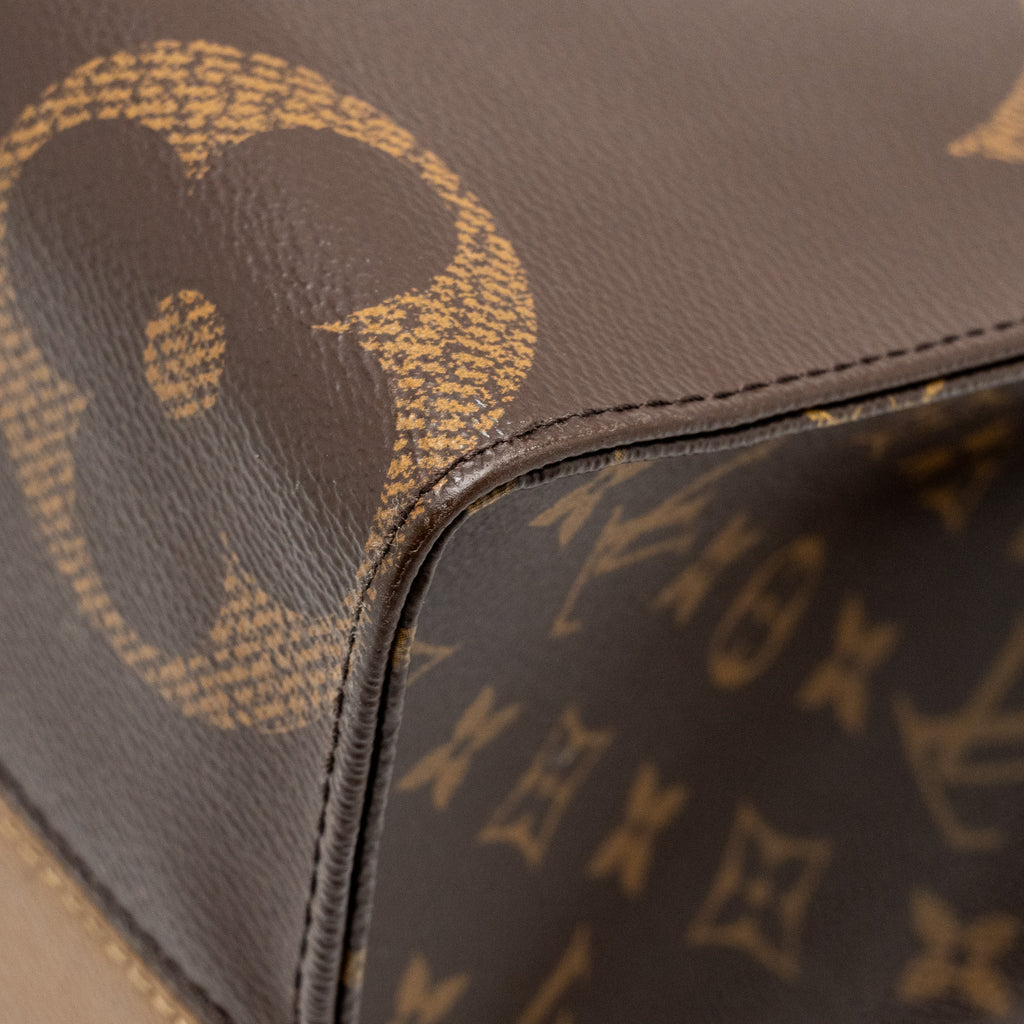 LOUIS VUITTON ONTHEGO MM MONOGRAM CANVAS GHW