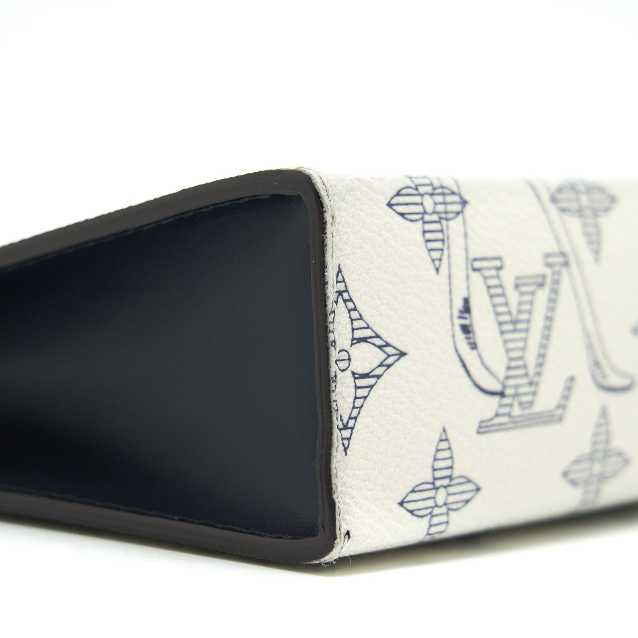 LOUIS VUITTON CHAPMAN POCHETTE VOYAGE GM