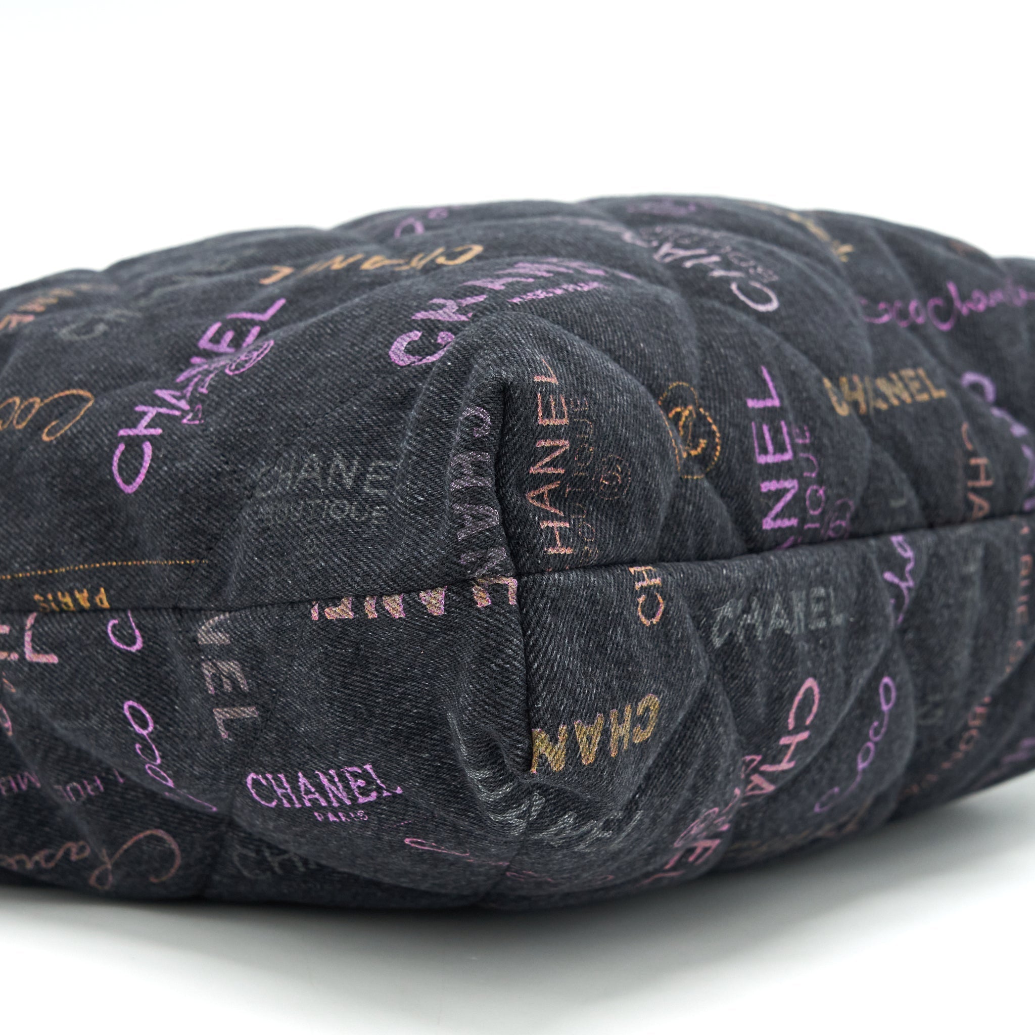 CHANEL 22P PRINTED DENIM MAXI SHOPPING TOTE BAG BLACK/MULTICOLOUR GHW