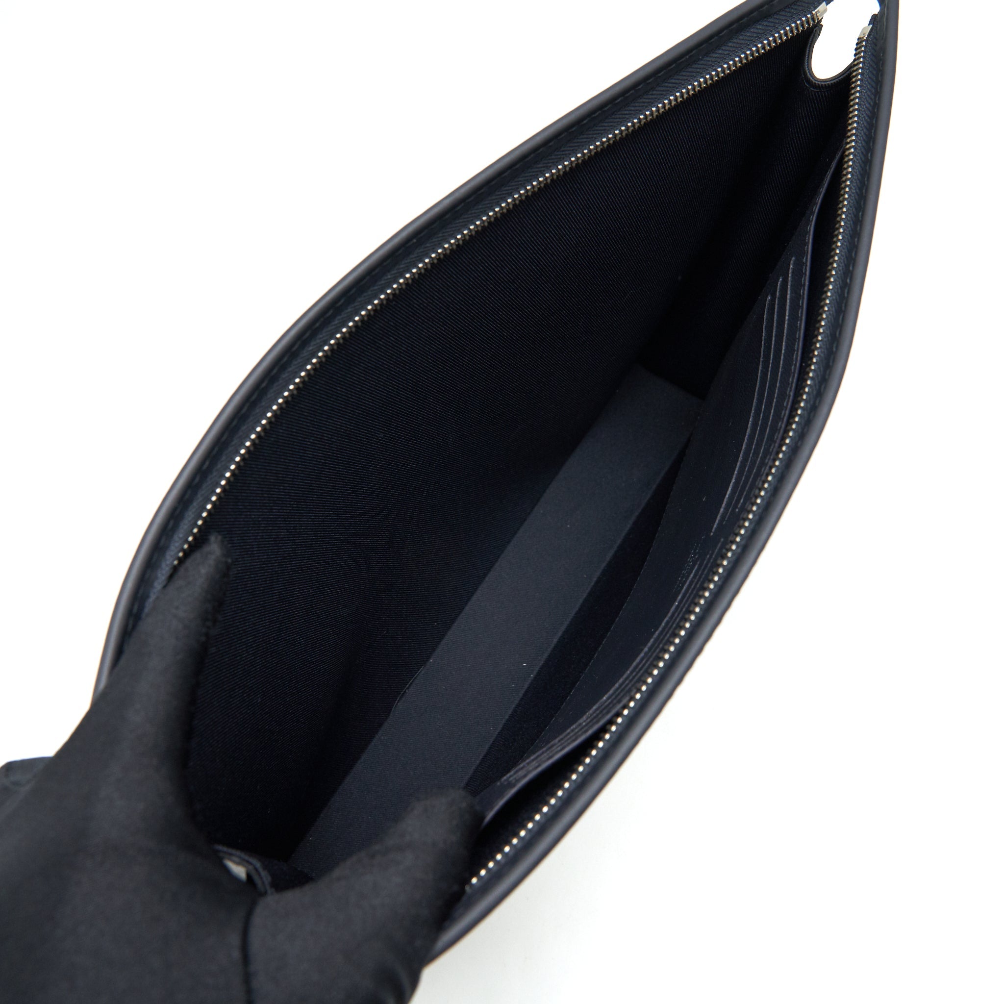 LOUIS VUITTON CHAPMAN POCHETTE VOYAGE GM