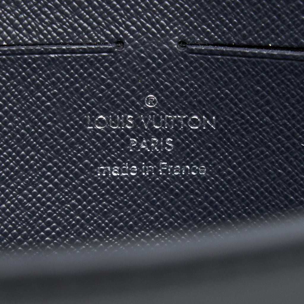 LOUIS VUITTON CHAPMAN POCHETTE VOYAGE GM