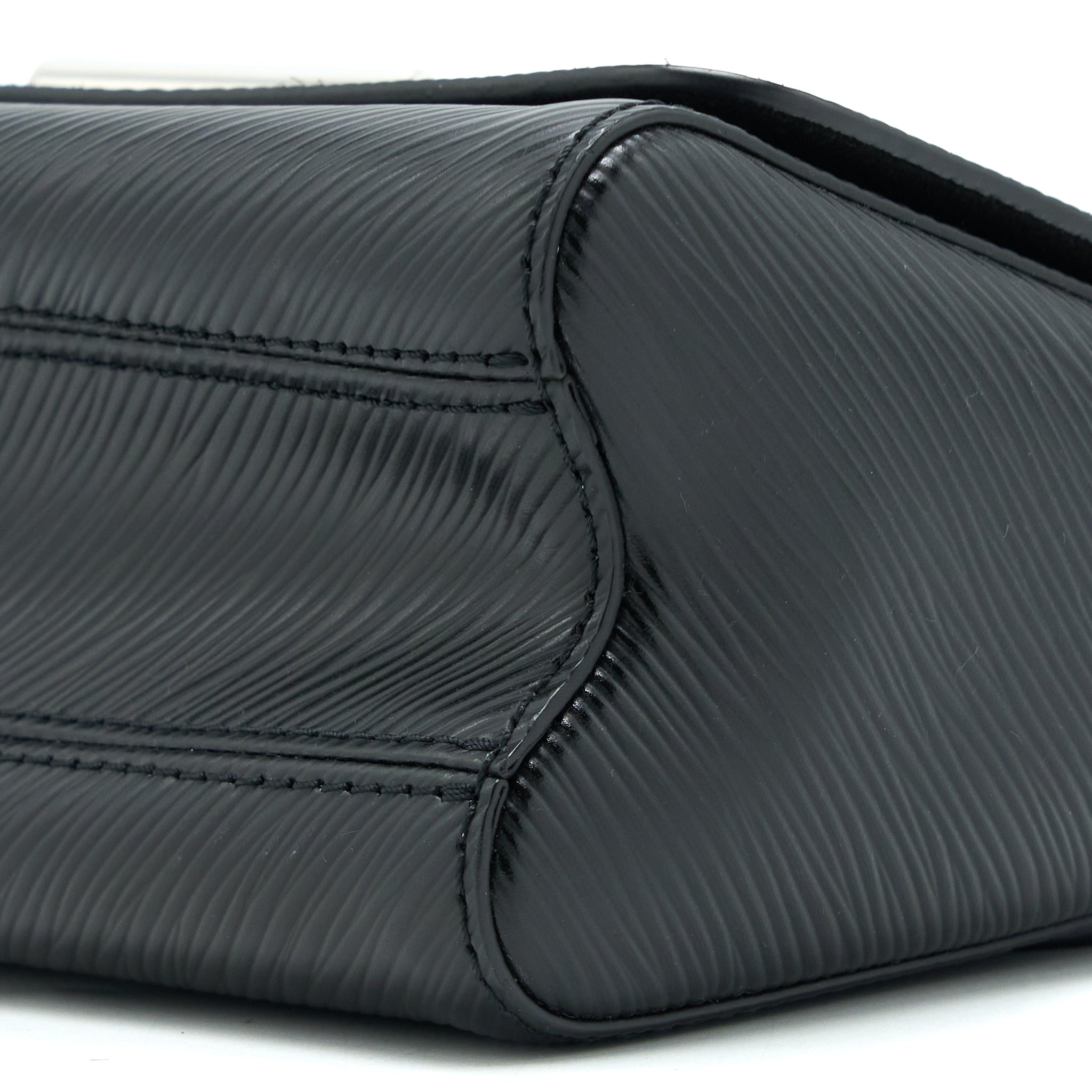LOUIS VUITTON TWIST PM EPI BLACK SHW