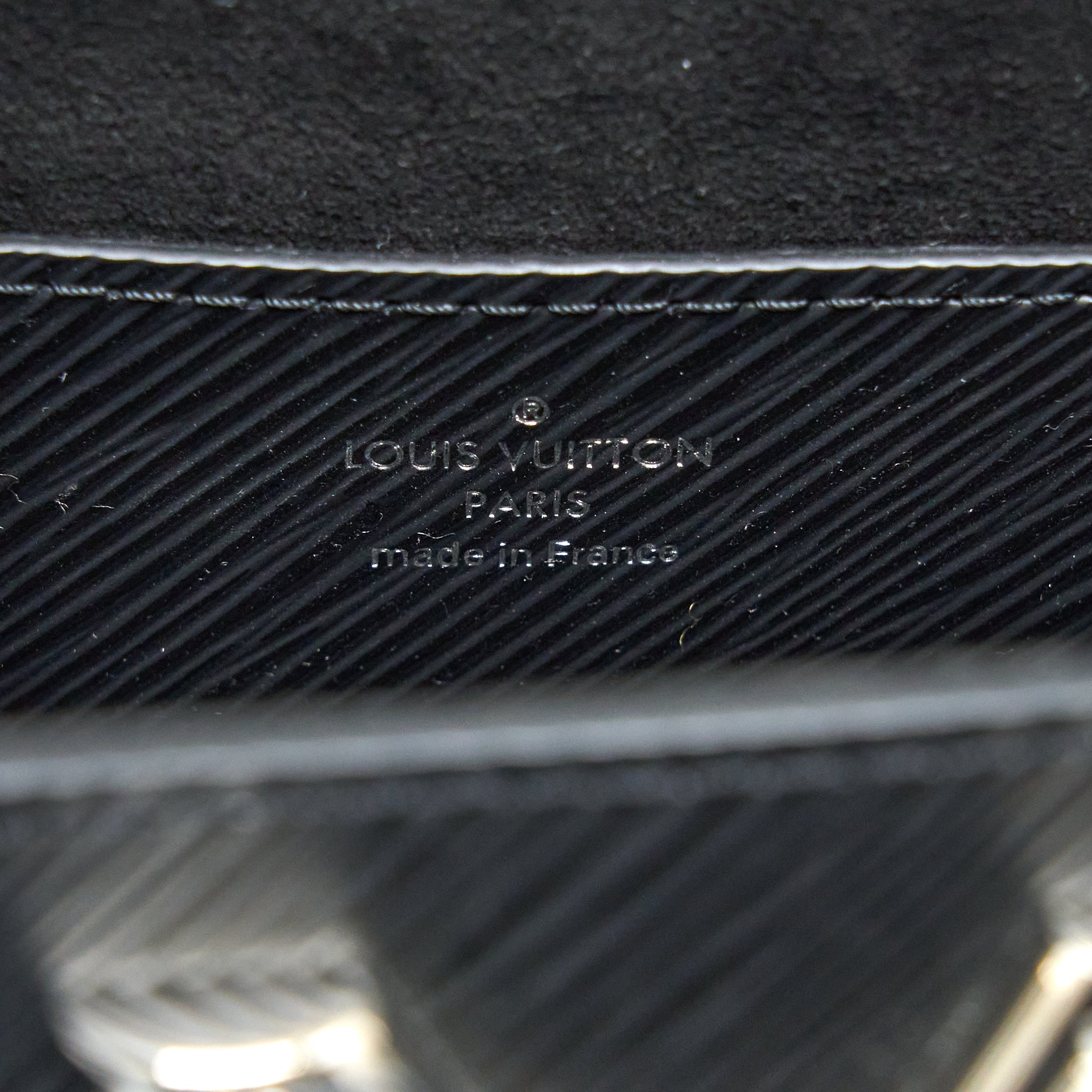 LOUIS VUITTON TWIST PM EPI BLACK SHW