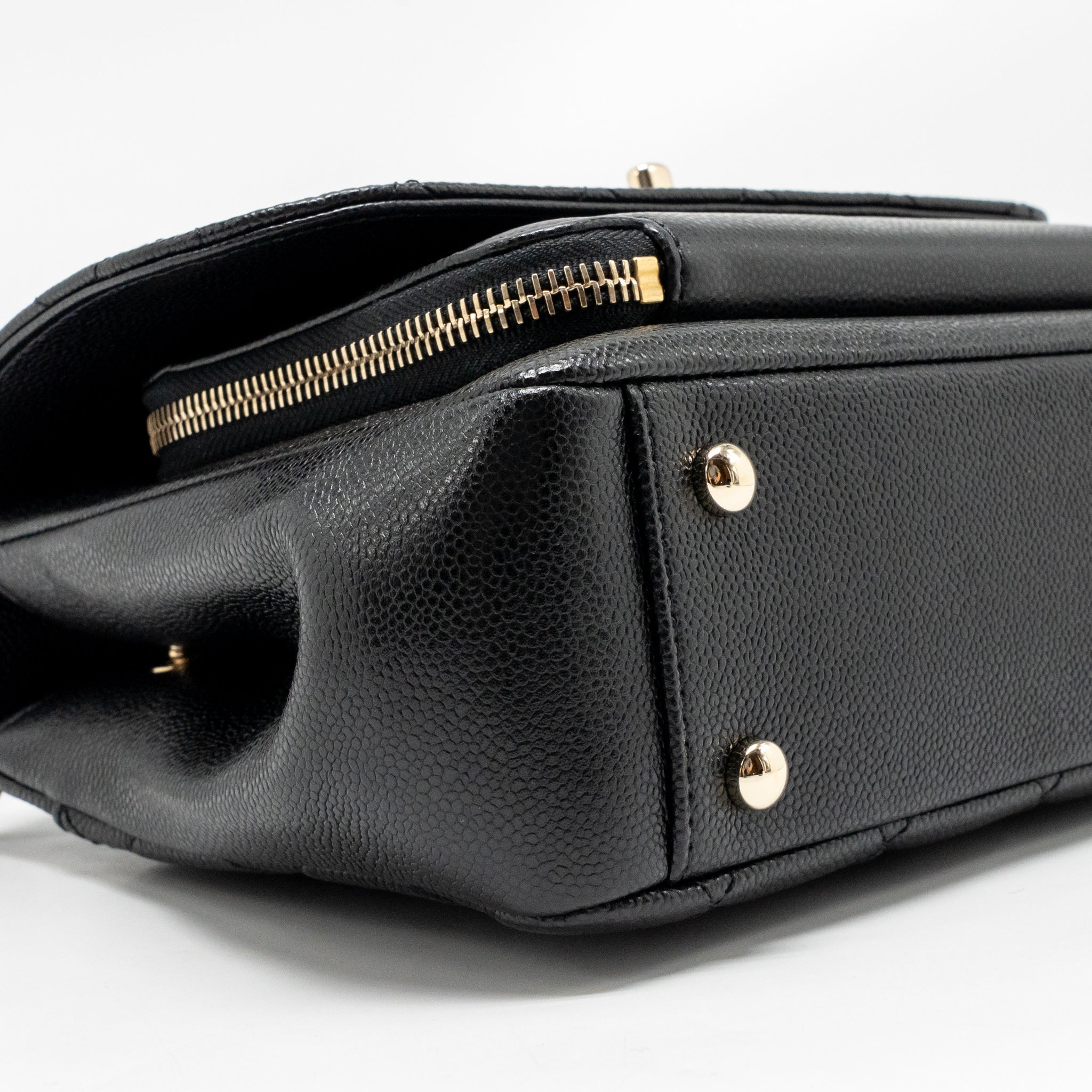 CHANEL MEDIUM BUSINESS AFFINITY CAVIAR BLACK LGHW (MICROCHIP)
