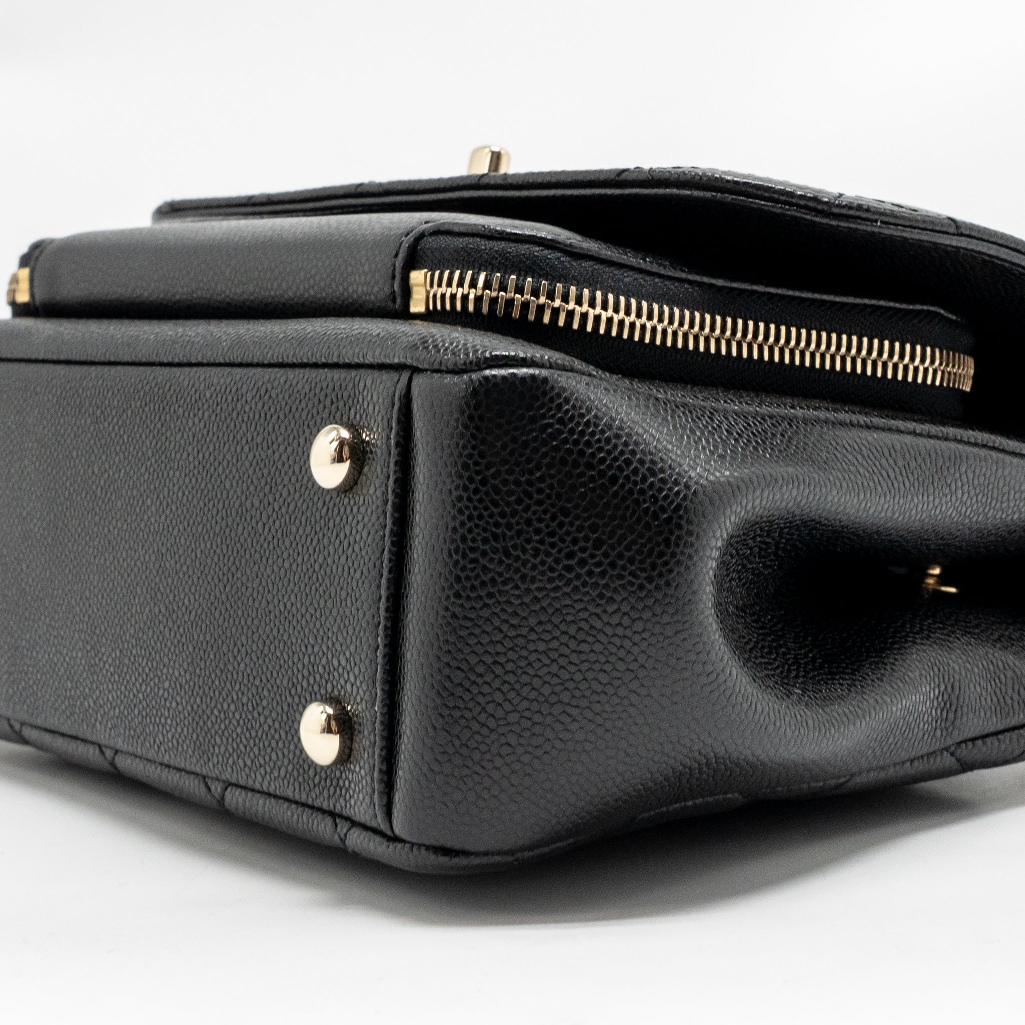 CHANEL MEDIUM BUSINESS AFFINITY CAVIAR BLACK LGHW (MICROCHIP)