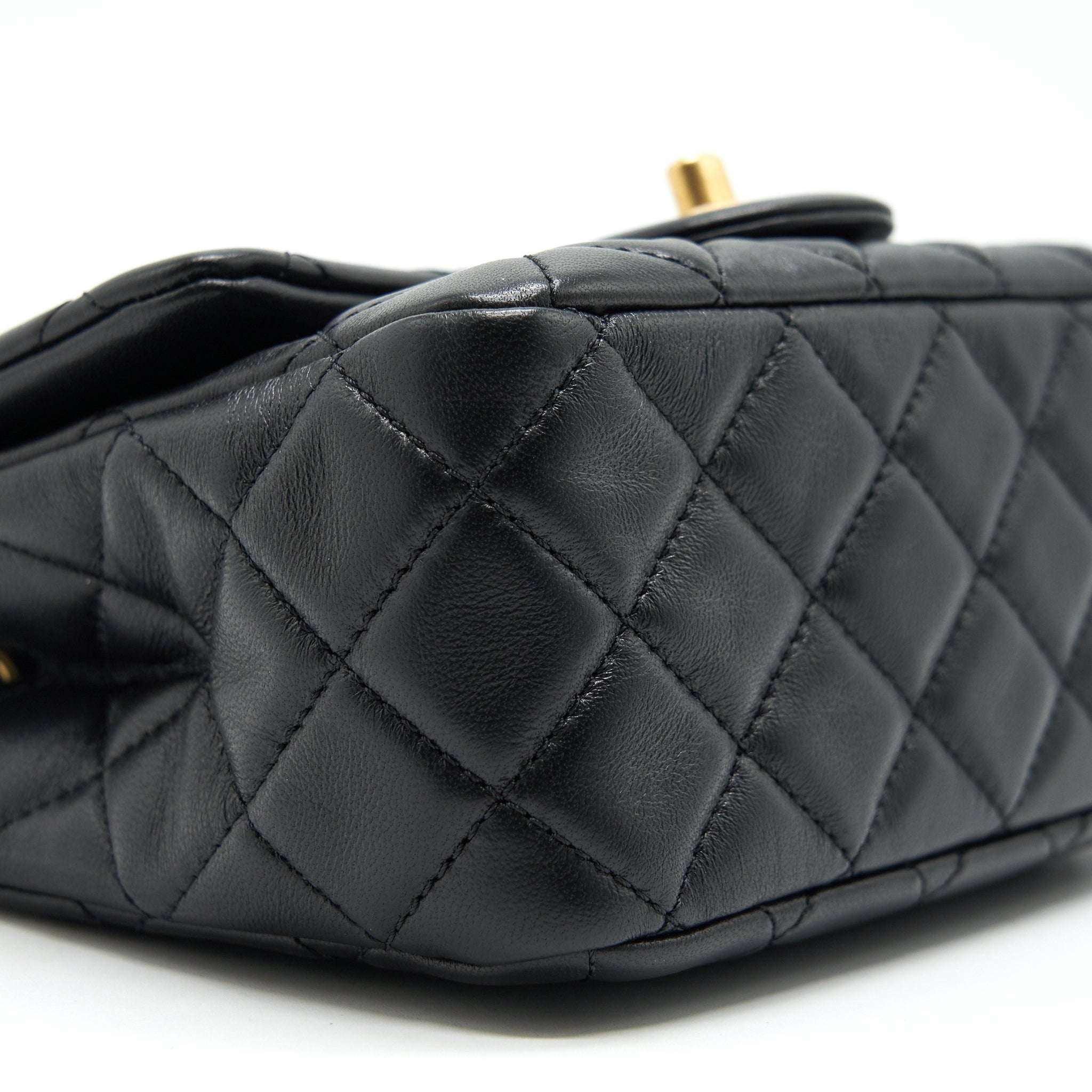 CHANEL 21B PEARL CRUSH SQUARE MINI FLAP BAG BLACK GHW (NEW VERSION WITH MICROCHIP)
