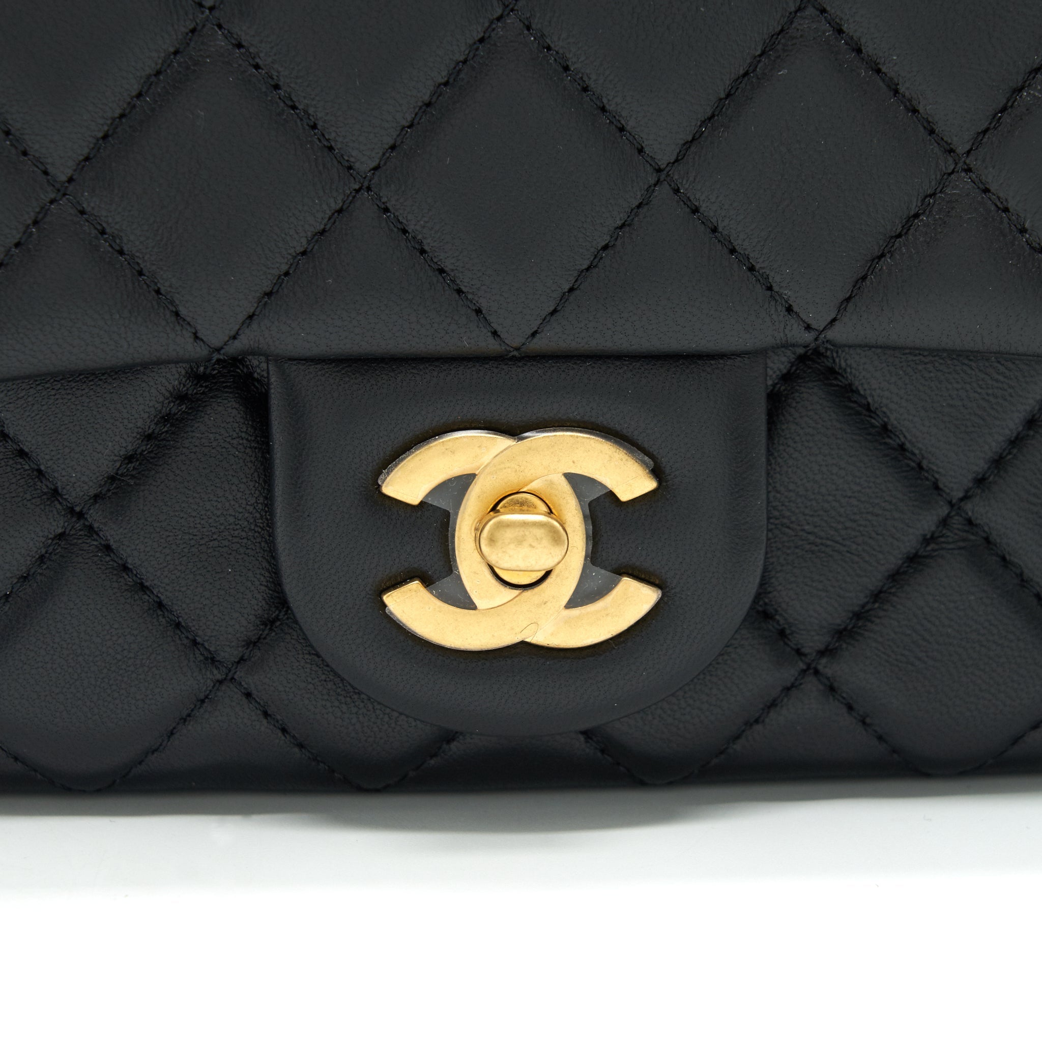 CHANEL 21B PEARL CRUSH SQUARE MINI FLAP BAG BLACK GHW (NEW VERSION WITH MICROCHIP)
