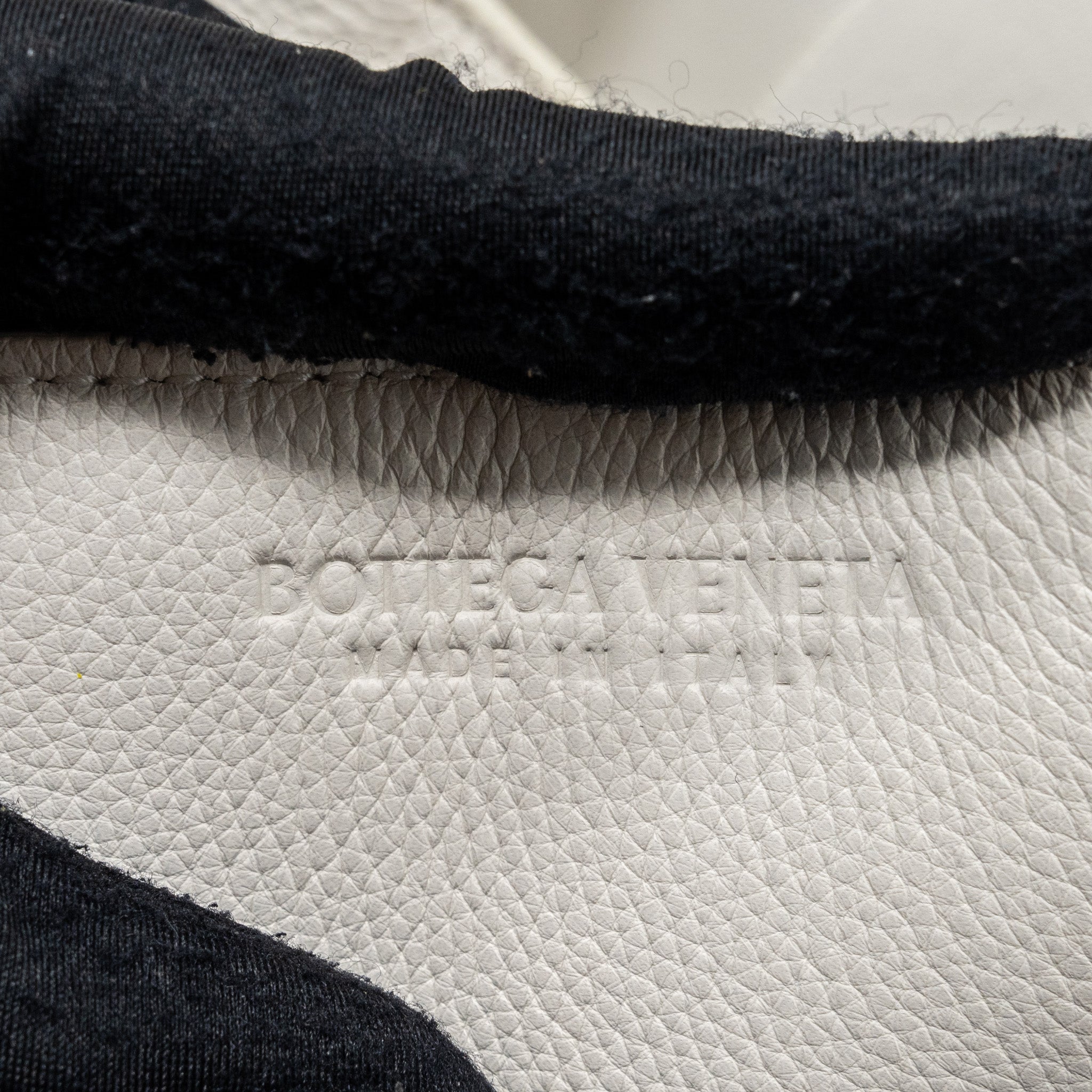 BOTTEGA VENETA LARGE ARCO TOTE BAG CALFSKIN WHITE SHW