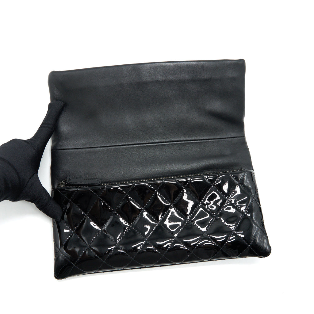 CHANEL FOLD OVER CLUTCH PATENT LEATHER BLACK SHW
