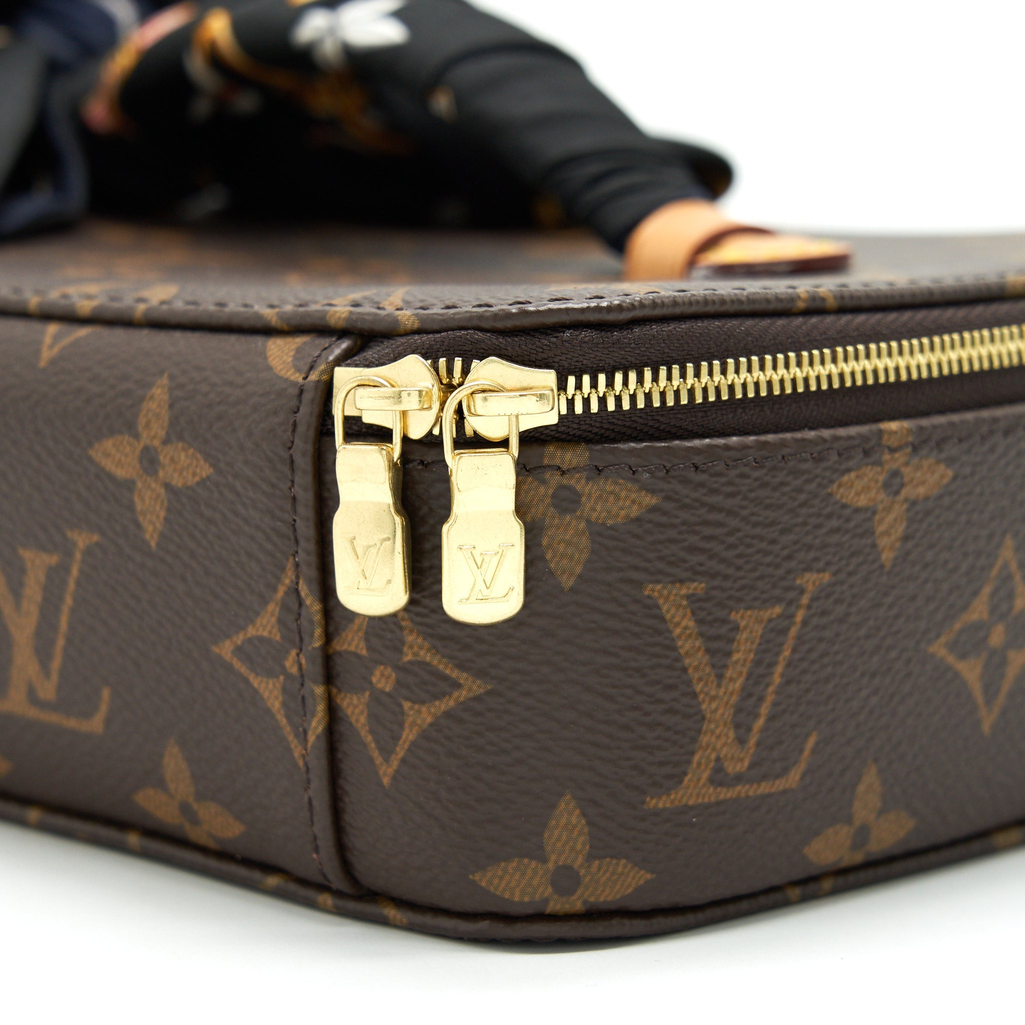 LOUIS VUITTON NICE JEWELLERY CASE WITH AN EXTRA BANDEAU