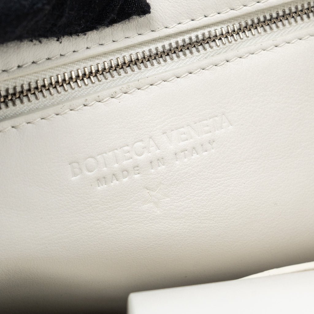BOTTEGA VENETA LARGE ARCO TOTE BAG CALFSKIN WHITE SHW