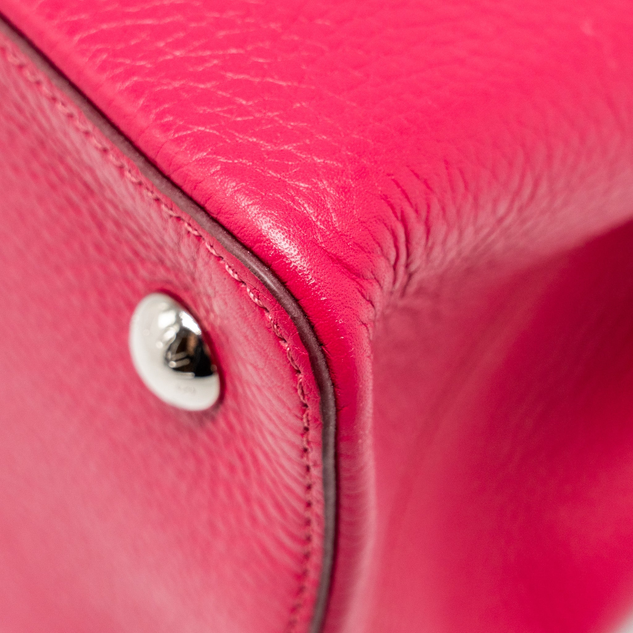 LOUIS VUITTON CAPUCINES TAURILLON HOT PINK SHW